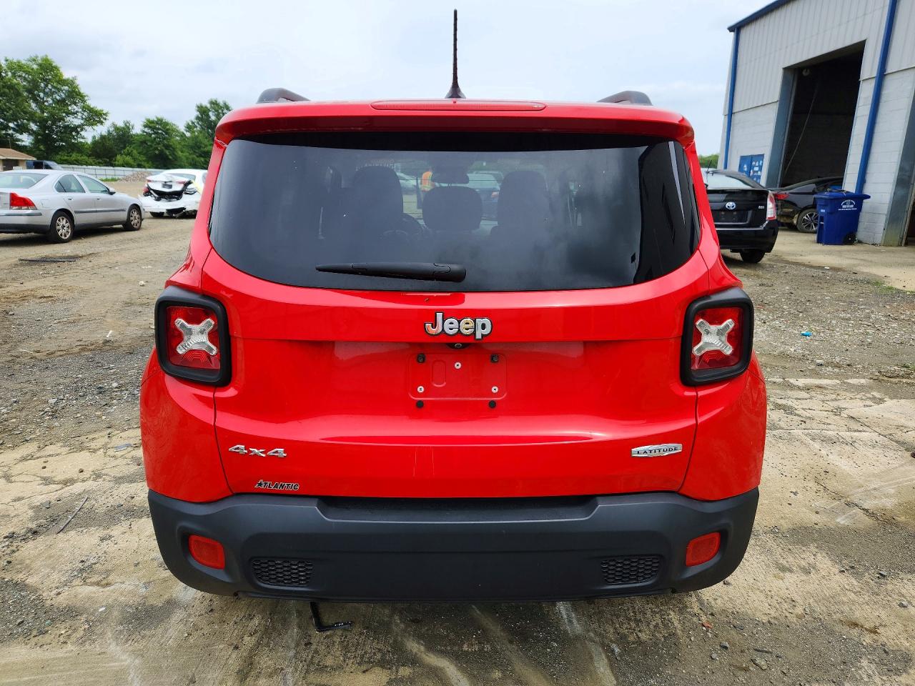 2015 Jeep Renegade Latitude Red vin: ZACCJBBT5FPB40237