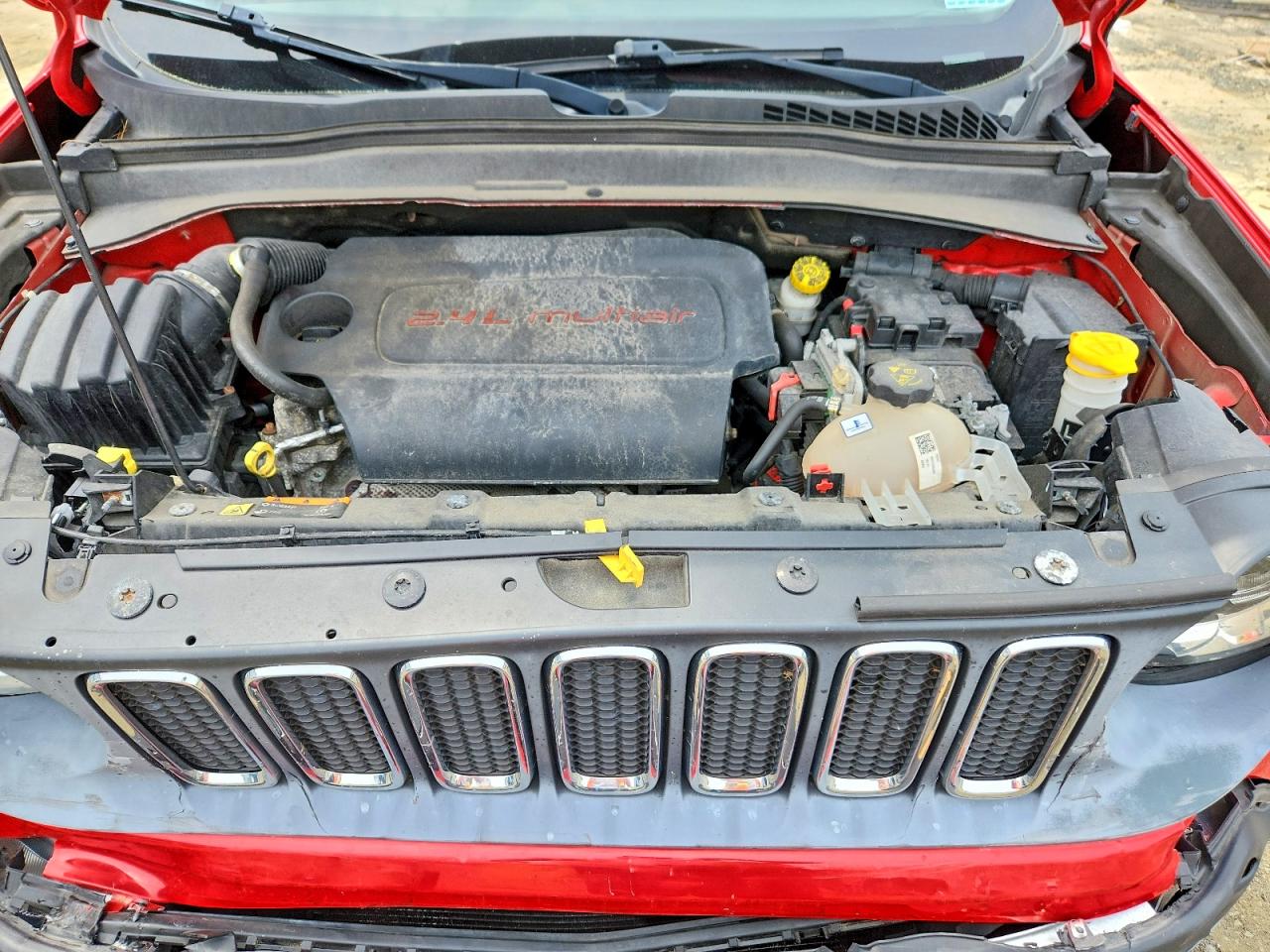 2015 Jeep Renegade Latitude Red vin: ZACCJBBT5FPB40237