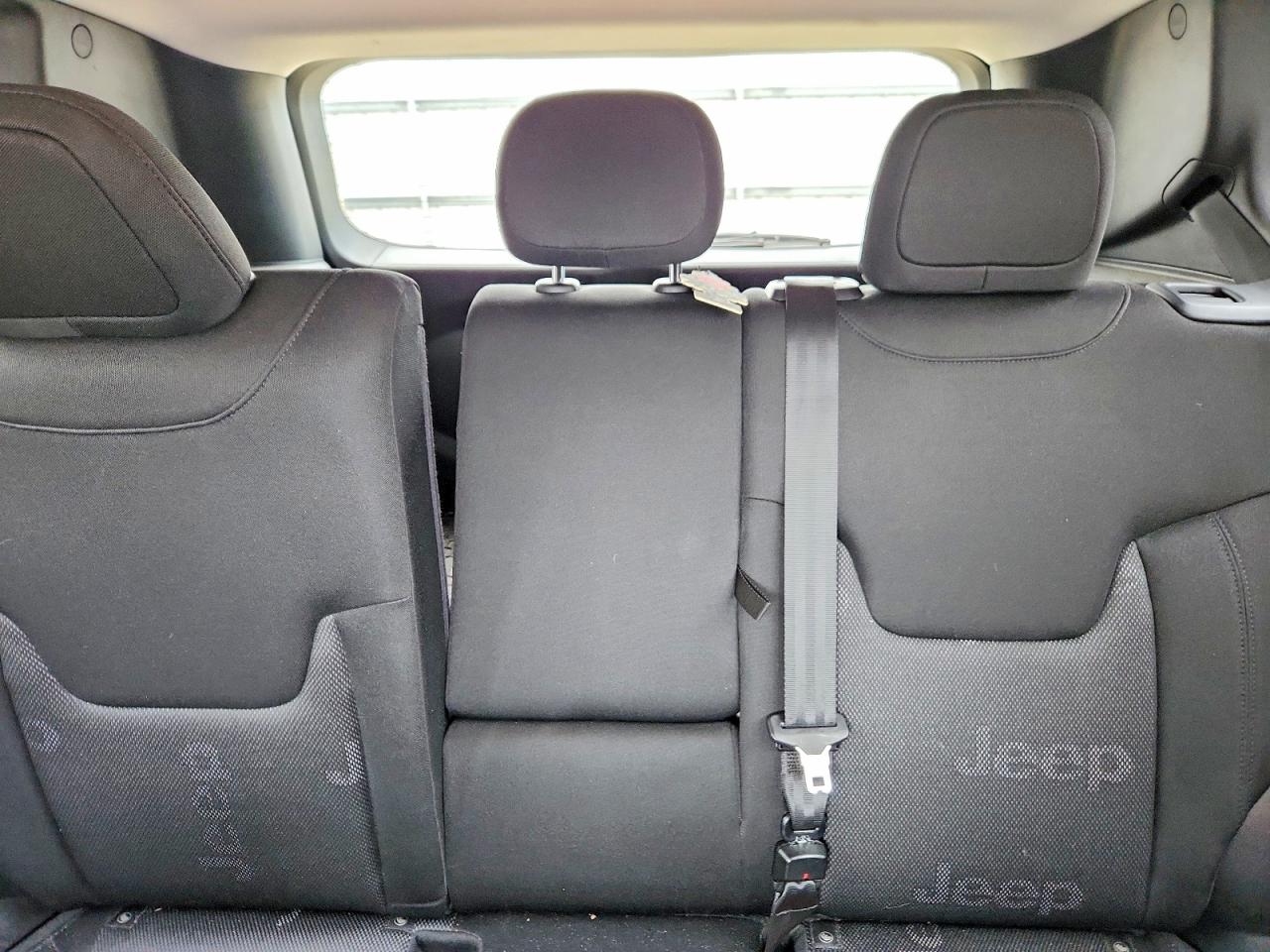 2015 Jeep Renegade Latitude Red vin: ZACCJBBT5FPB40237