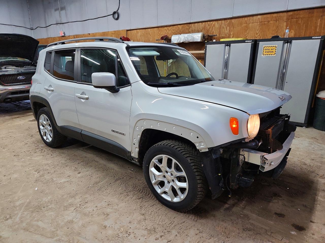 2015 Jeep Renegade Latitude Silver vin: ZACCJBBT5FPB45809