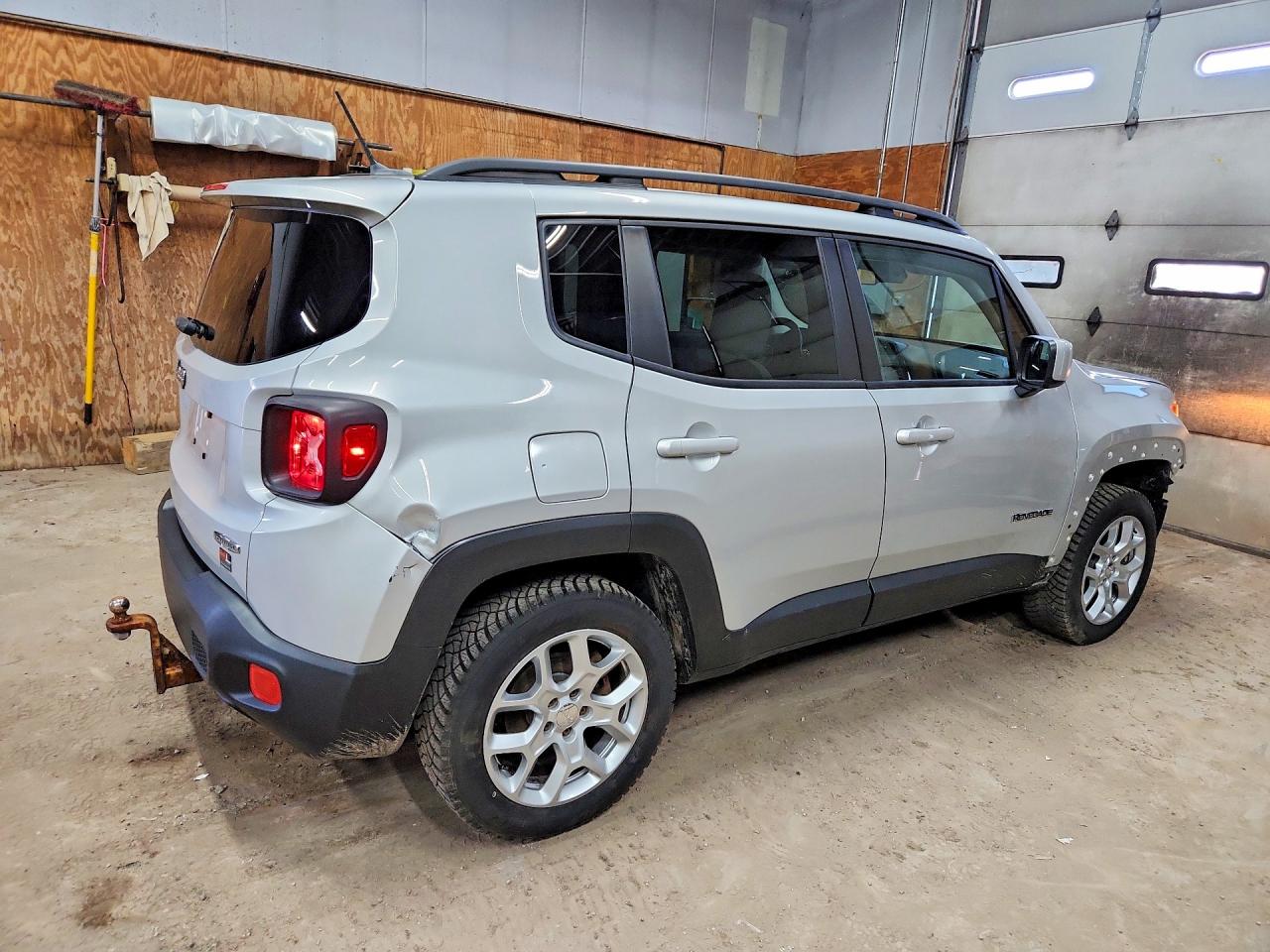 2015 Jeep Renegade Latitude Silver vin: ZACCJBBT5FPB45809