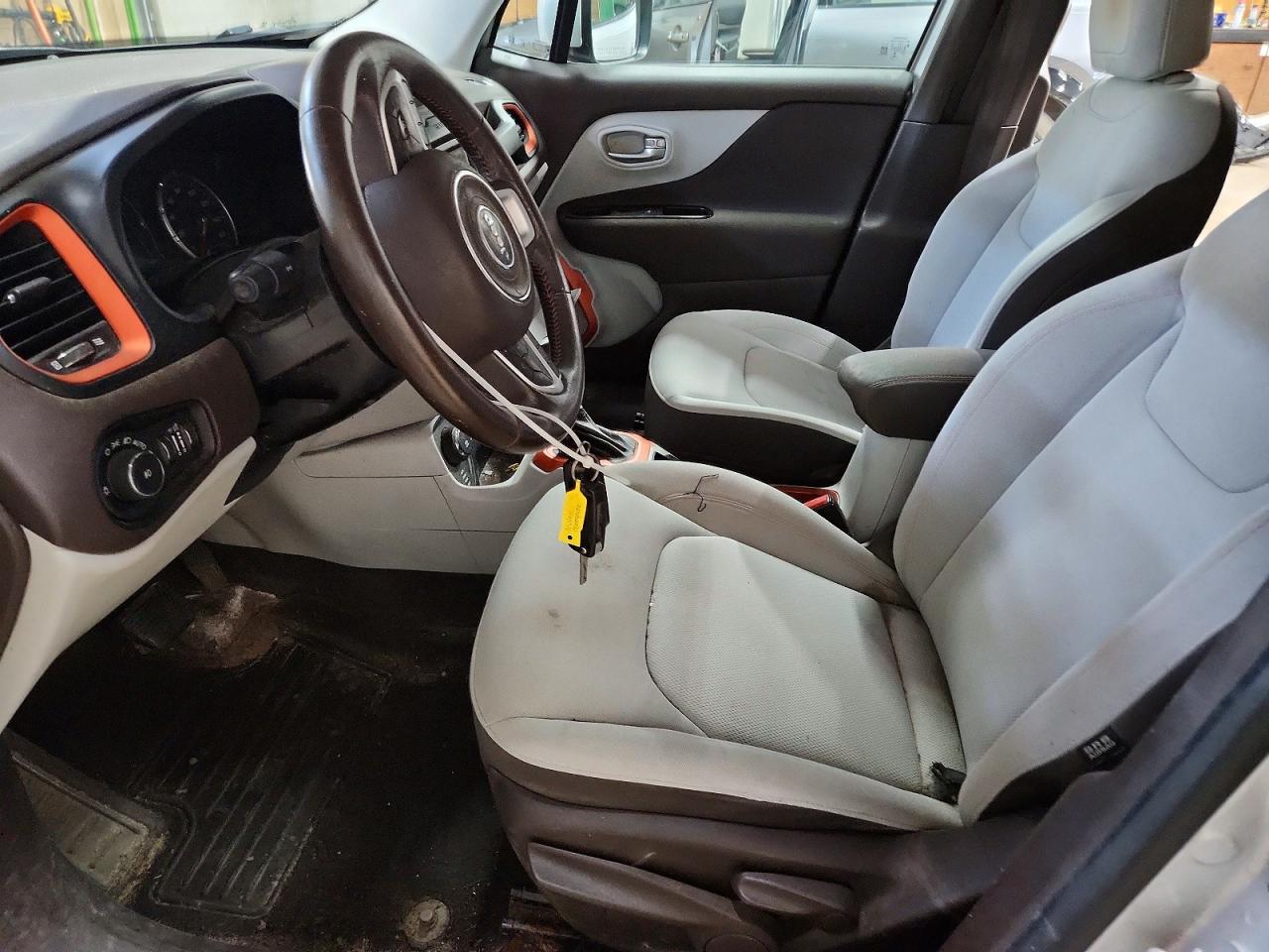 2015 Jeep Renegade Latitude Silver vin: ZACCJBBT5FPB45809