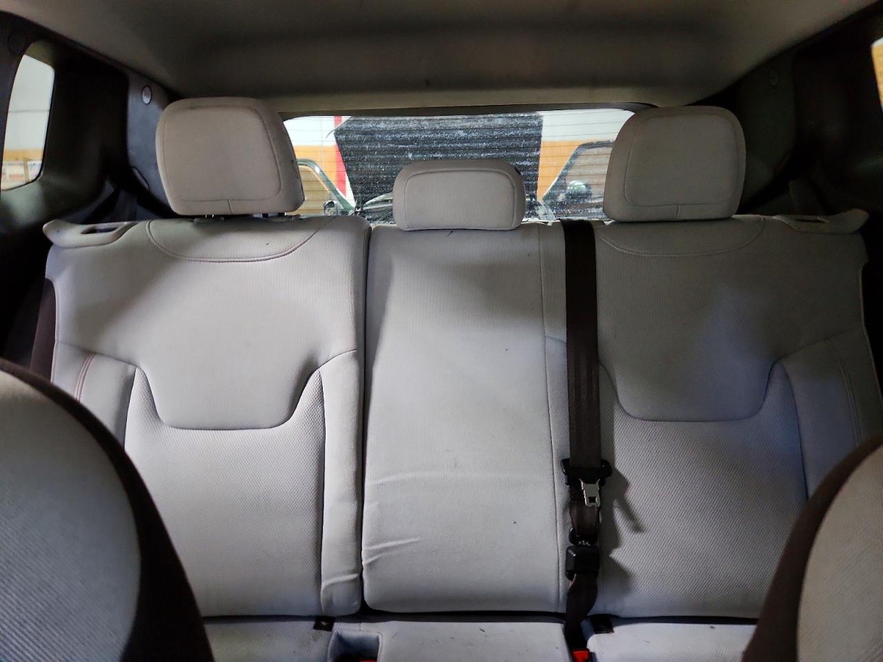 2015 Jeep Renegade Latitude Silver vin: ZACCJBBT5FPB45809