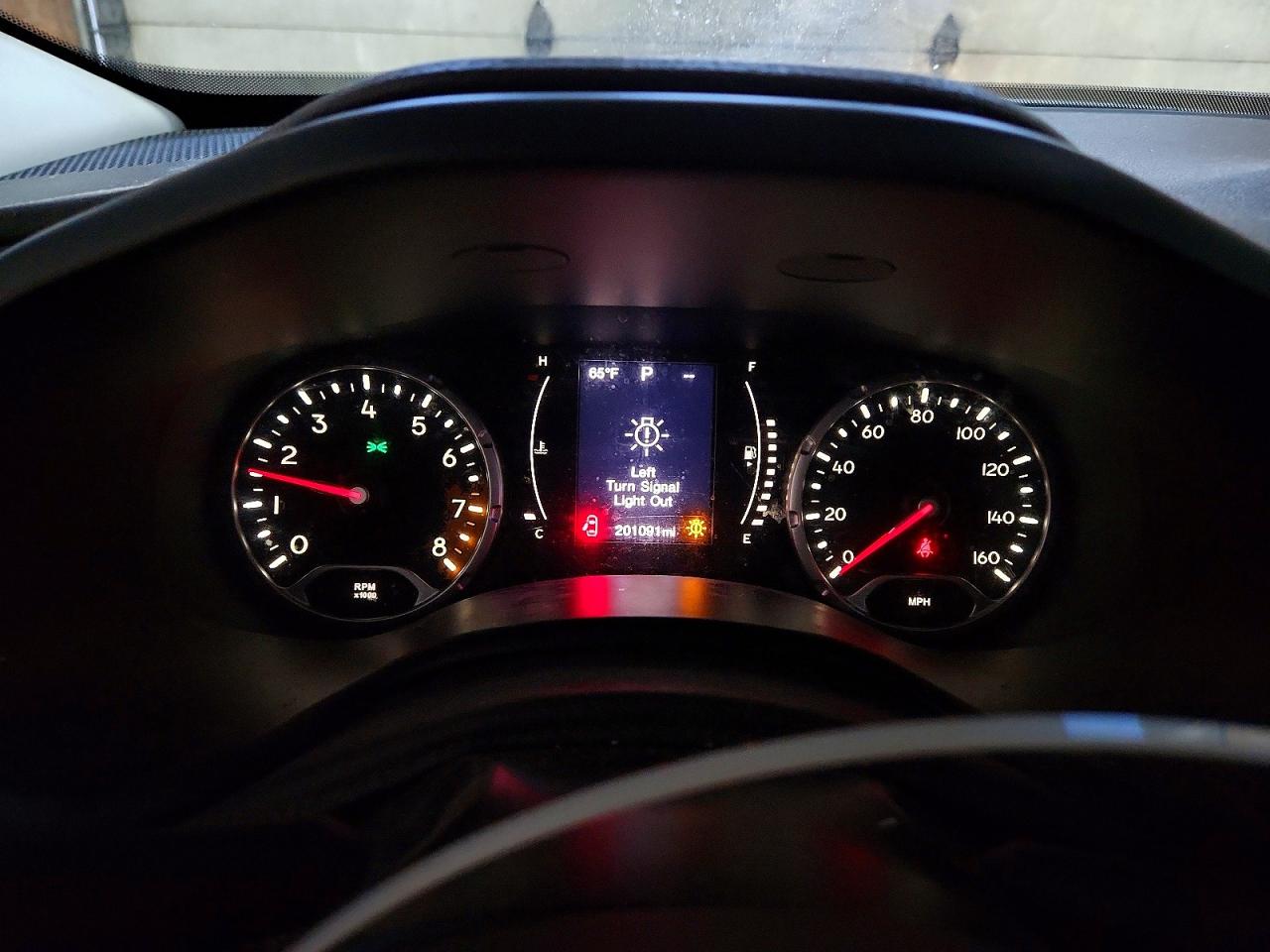 2015 Jeep Renegade Latitude Silver vin: ZACCJBBT5FPB45809