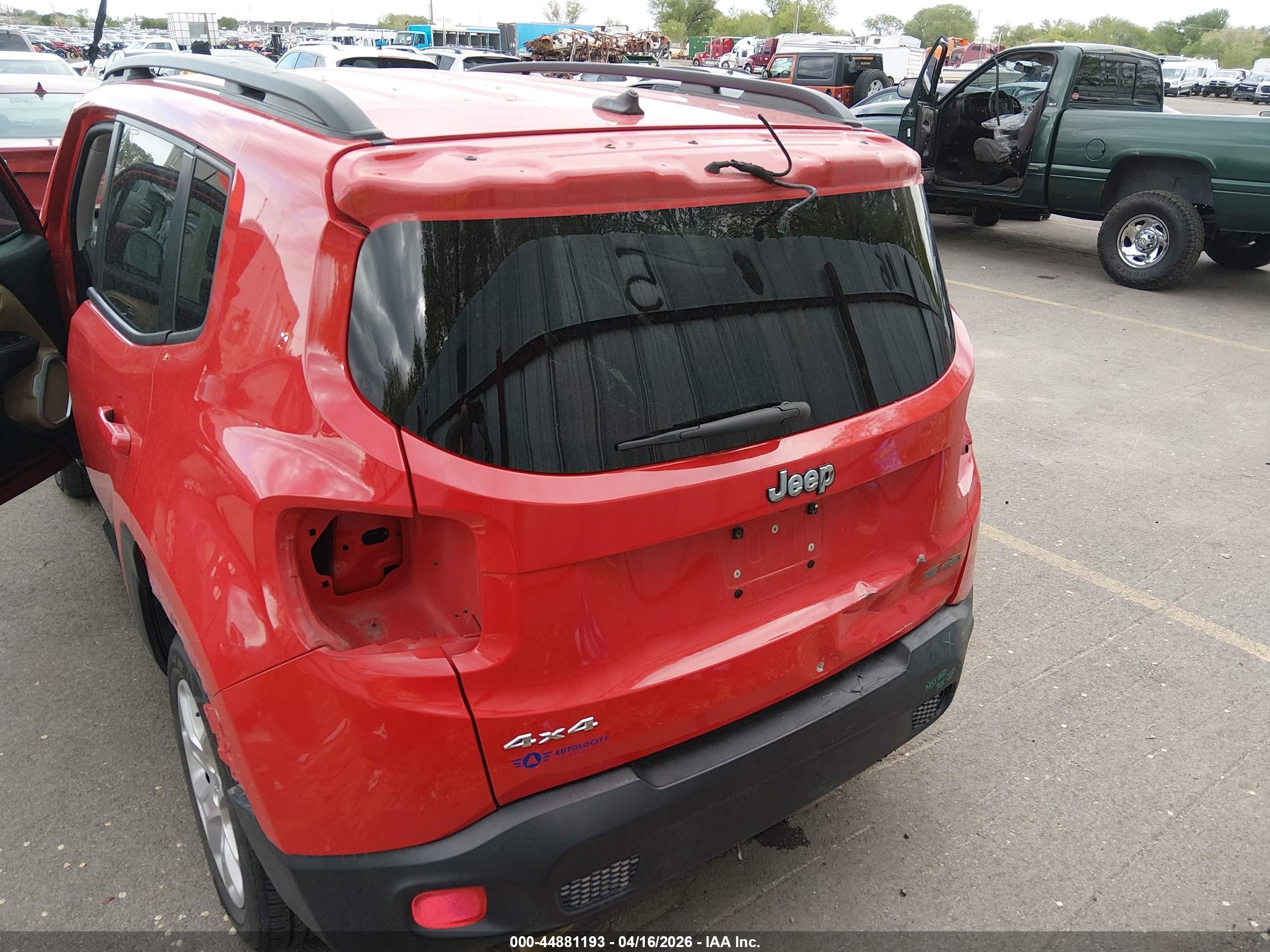 2015 Jeep Renegade Latitude Красный vin: ZACCJBBT5FPB49455