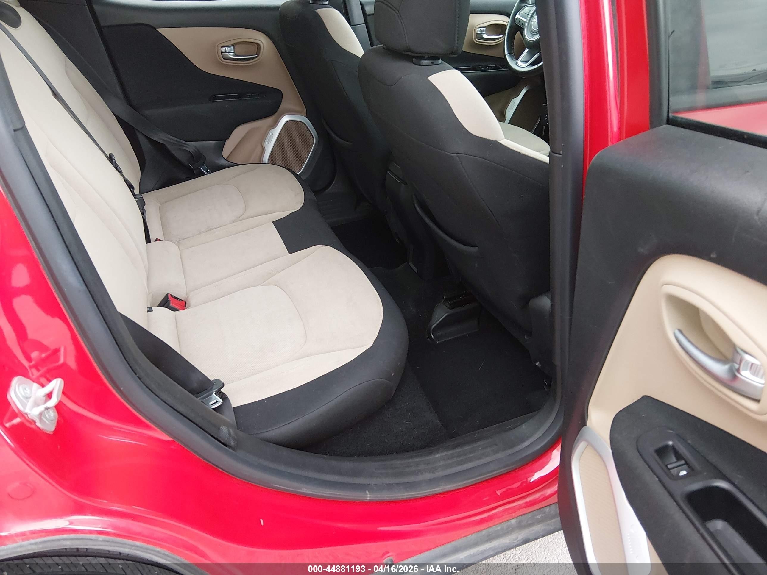 2015 Jeep Renegade Latitude Красный vin: ZACCJBBT5FPB49455