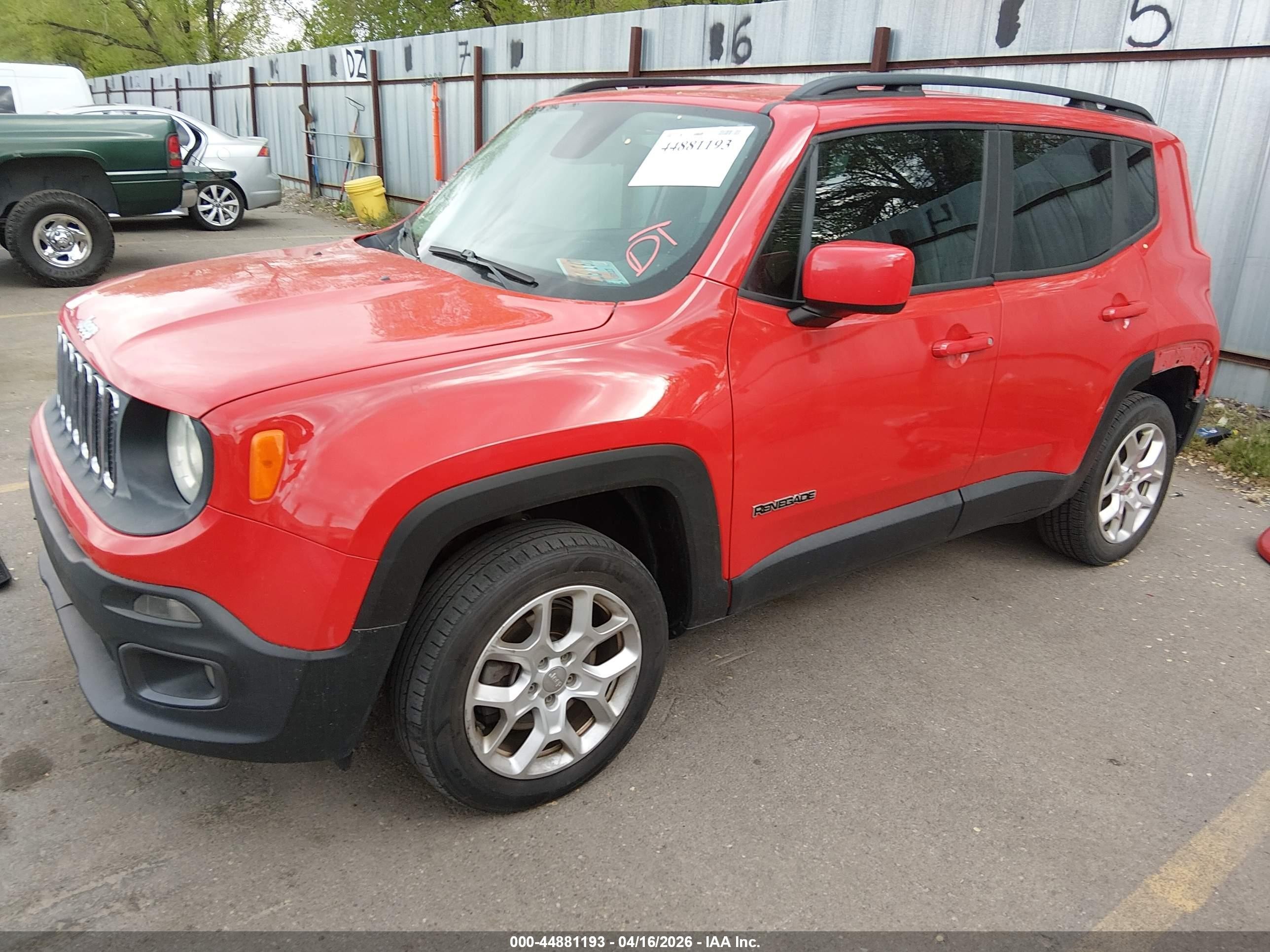 2015 Jeep Renegade Latitude Красный vin: ZACCJBBT5FPB49455