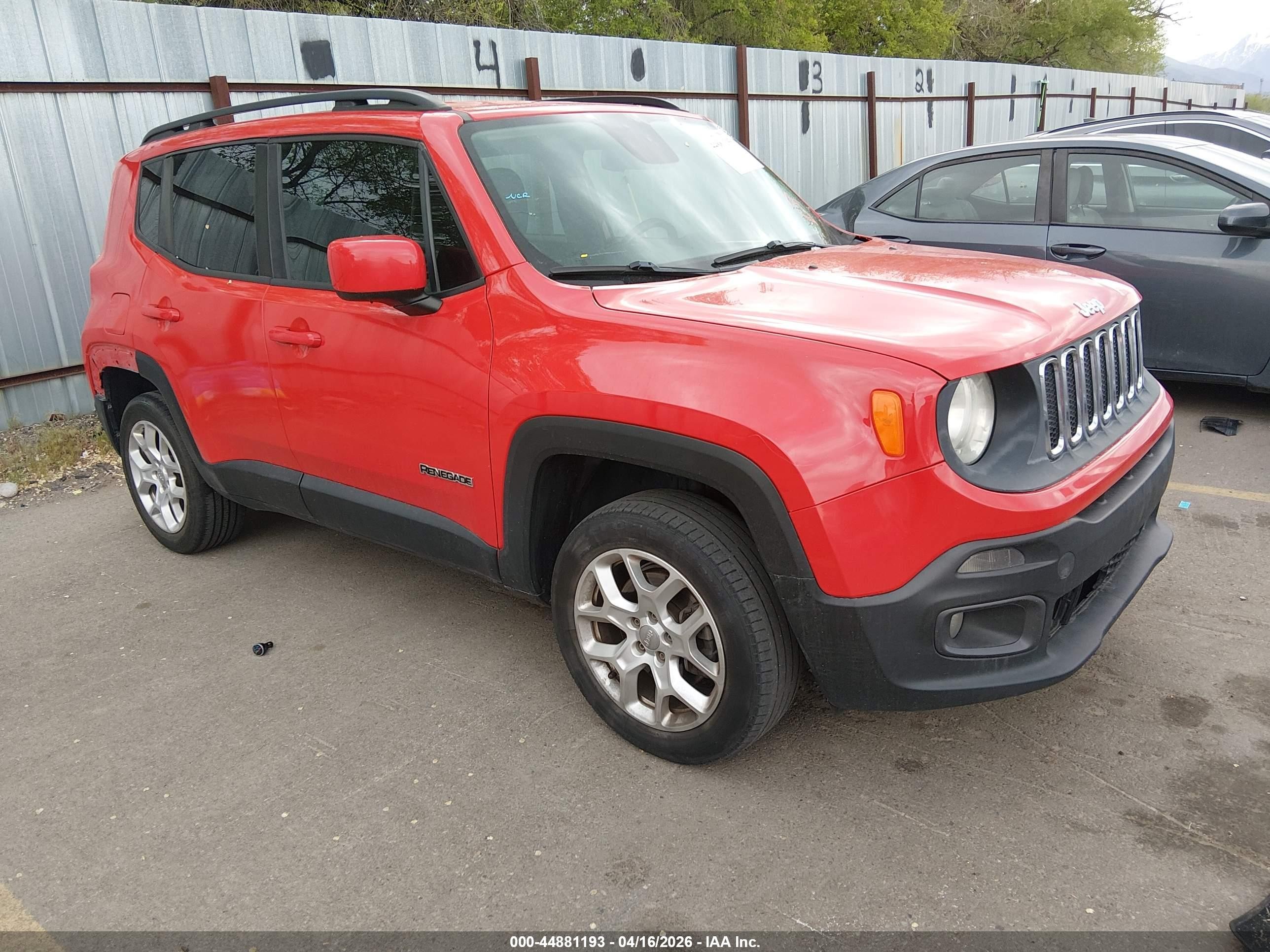 2015 Jeep Renegade Latitude Красный vin: ZACCJBBT5FPB49455