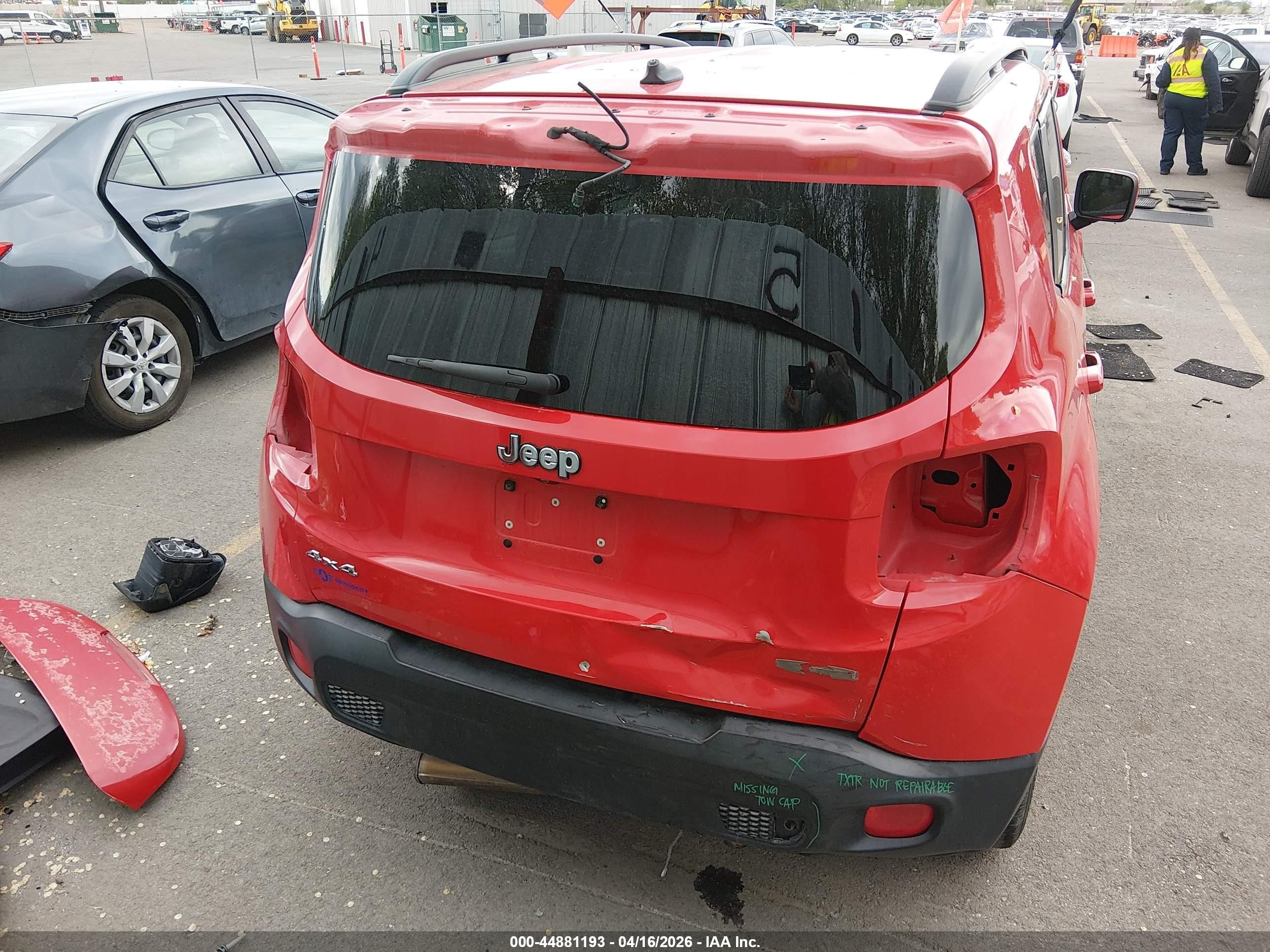 2015 Jeep Renegade Latitude Красный vin: ZACCJBBT5FPB49455