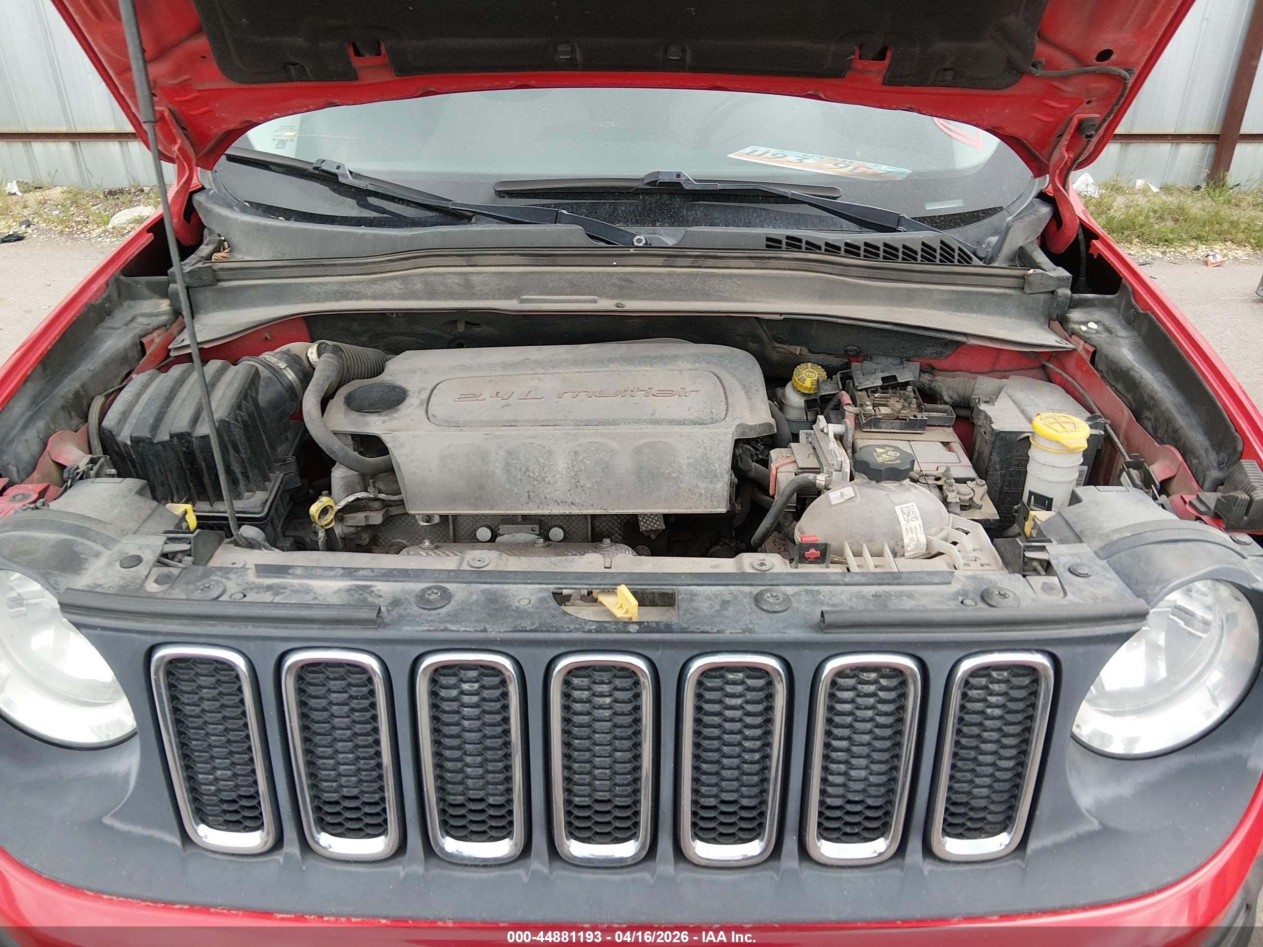 2015 Jeep Renegade Latitude Красный vin: ZACCJBBT5FPB49455