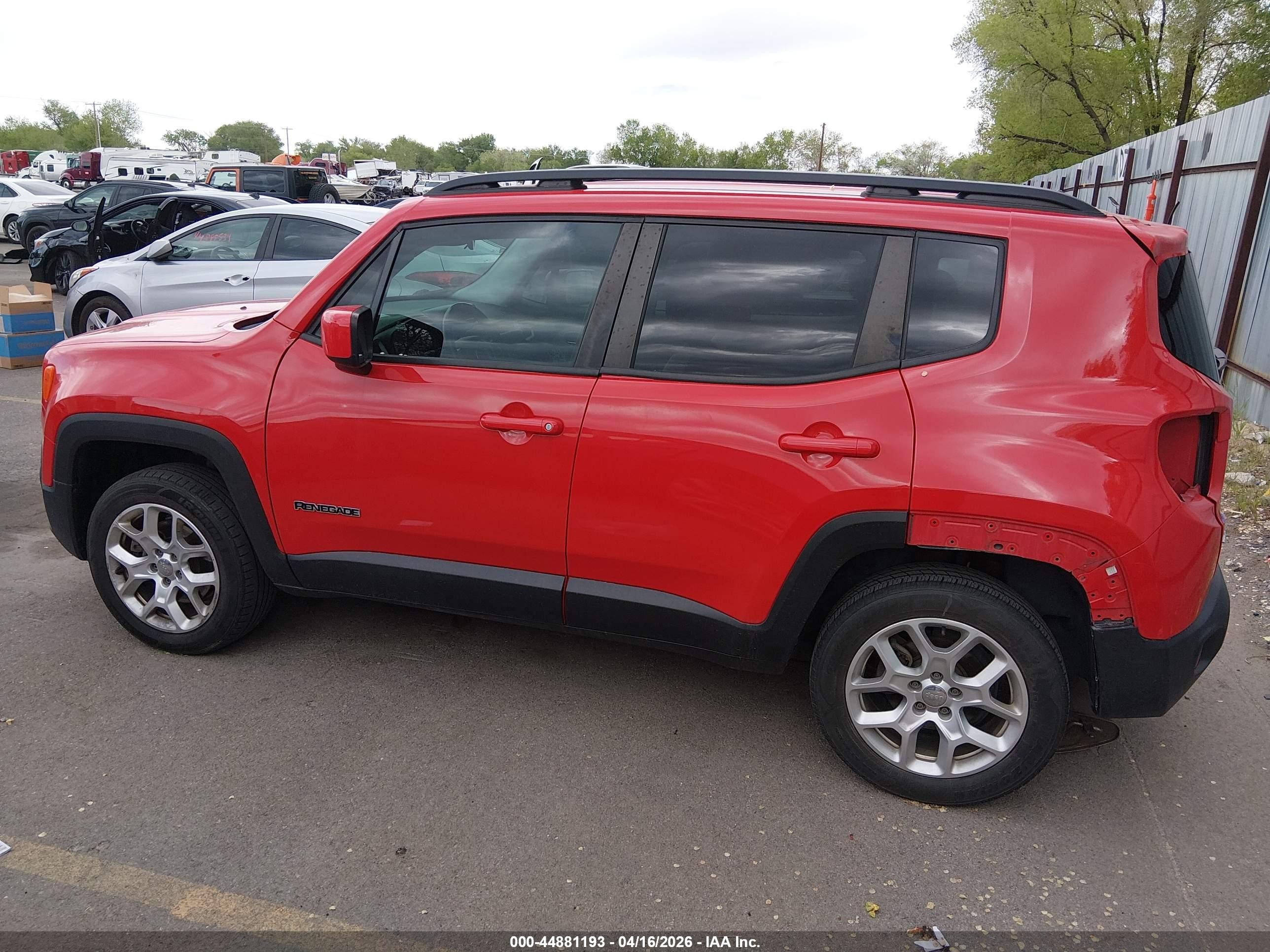 2015 Jeep Renegade Latitude Красный vin: ZACCJBBT5FPB49455