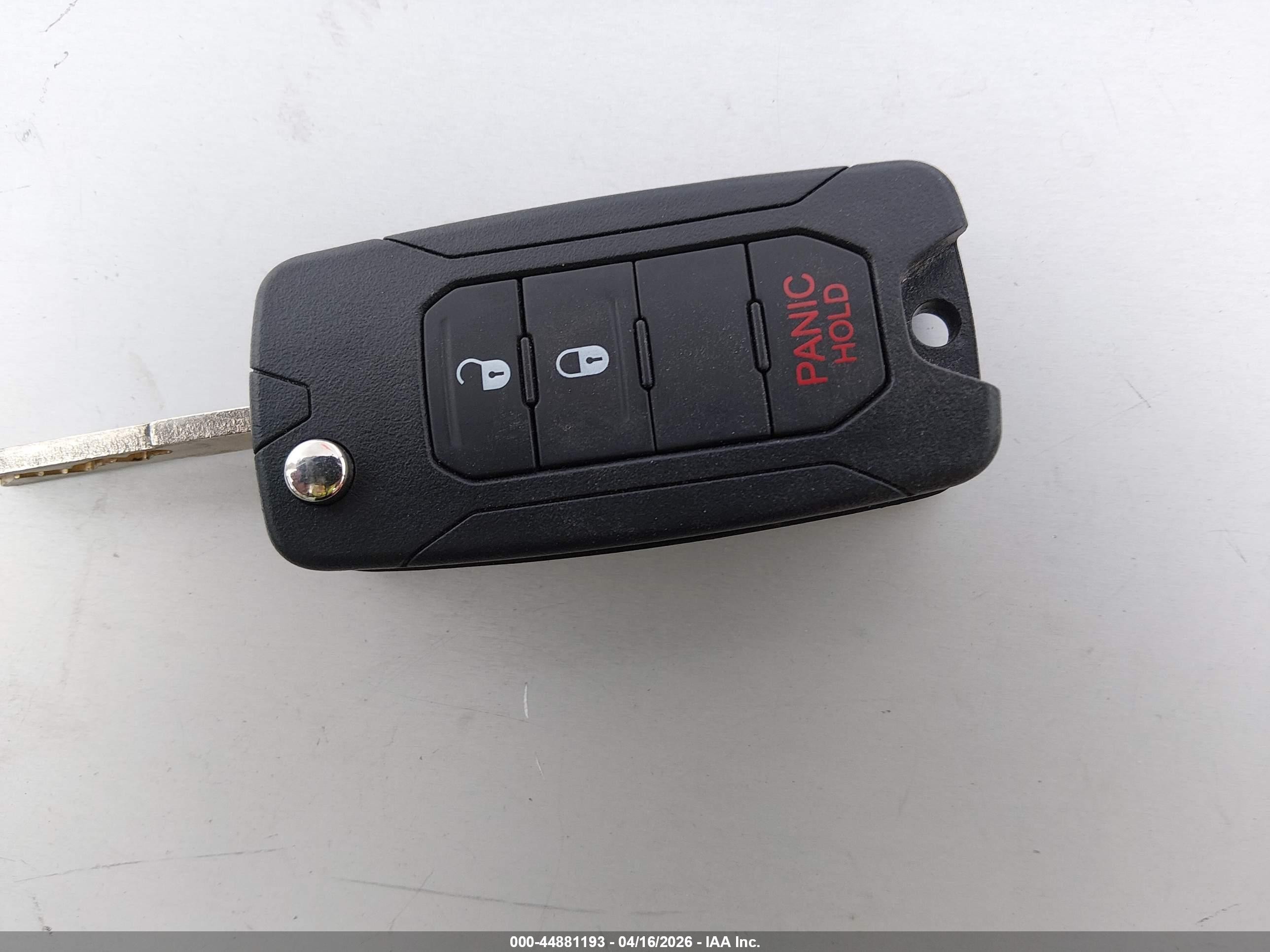 2015 Jeep Renegade Latitude Красный vin: ZACCJBBT5FPB49455