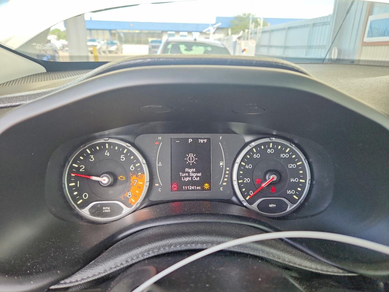 2015 Jeep Renegade Latitude White vin: ZACCJBBT5FPB85209