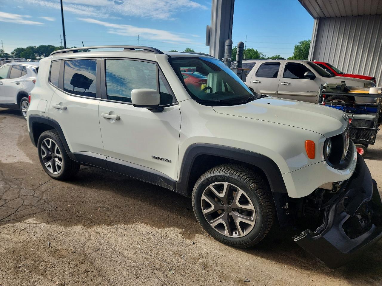 2015 Jeep Renegade Latitude White vin: ZACCJBBT5FPB85209