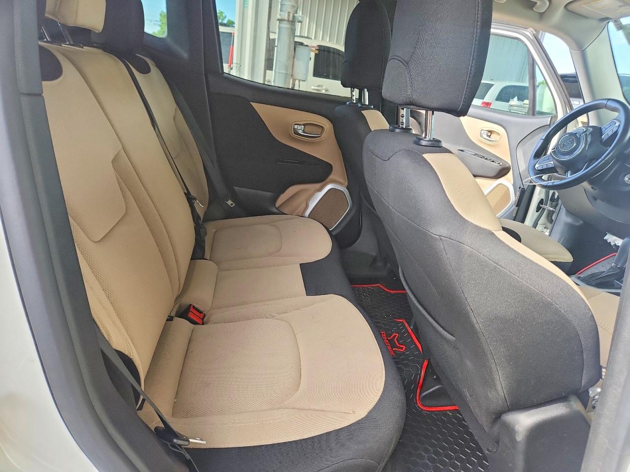 2015 Jeep Renegade Latitude White vin: ZACCJBBT5FPB85209