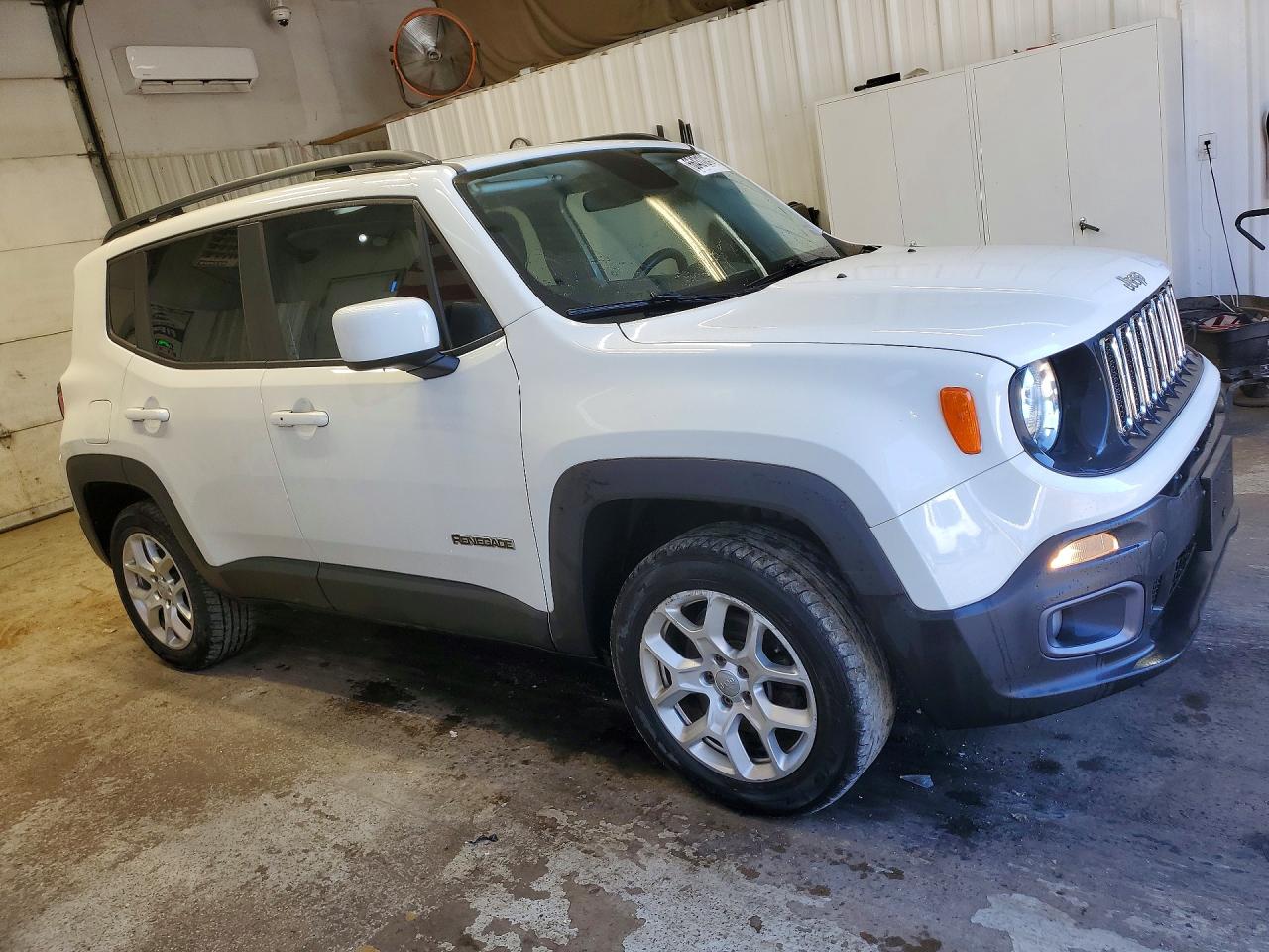 2015 Jeep Renegade Latitude Белый vin: ZACCJBBT5FPB98526