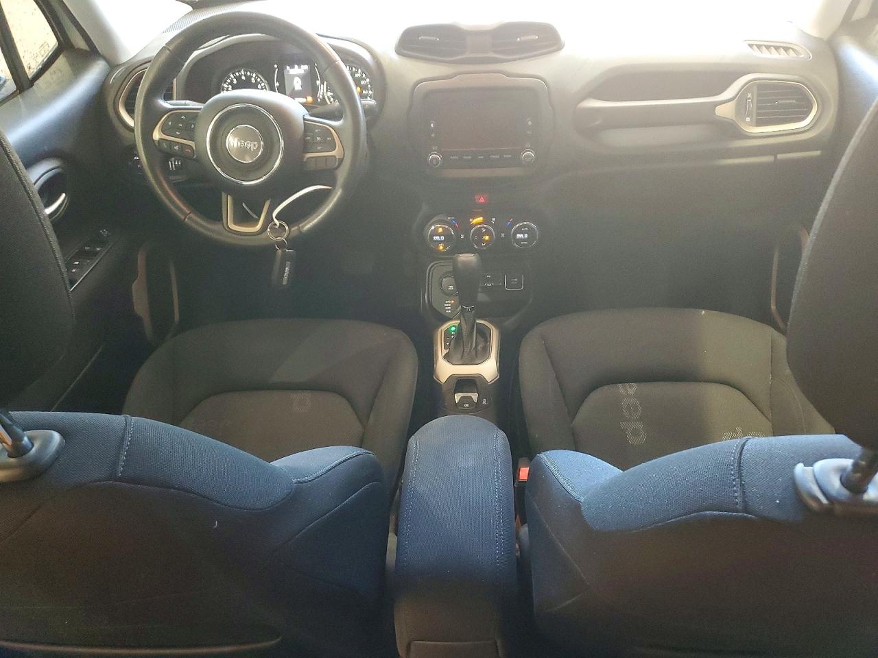 2015 Jeep Renegade Latitude Белый vin: ZACCJBBT5FPB98526