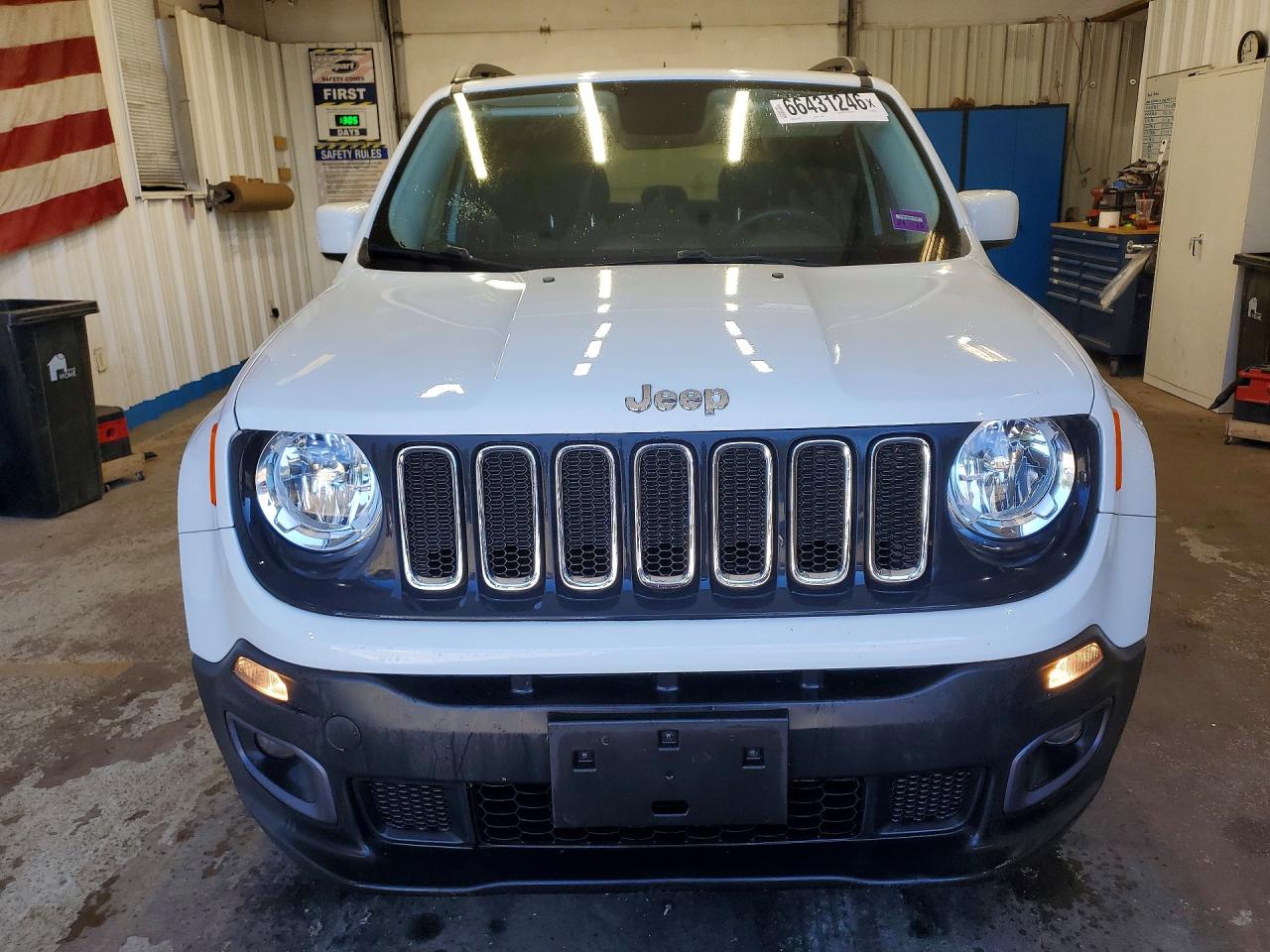 2015 Jeep Renegade Latitude Белый vin: ZACCJBBT5FPB98526