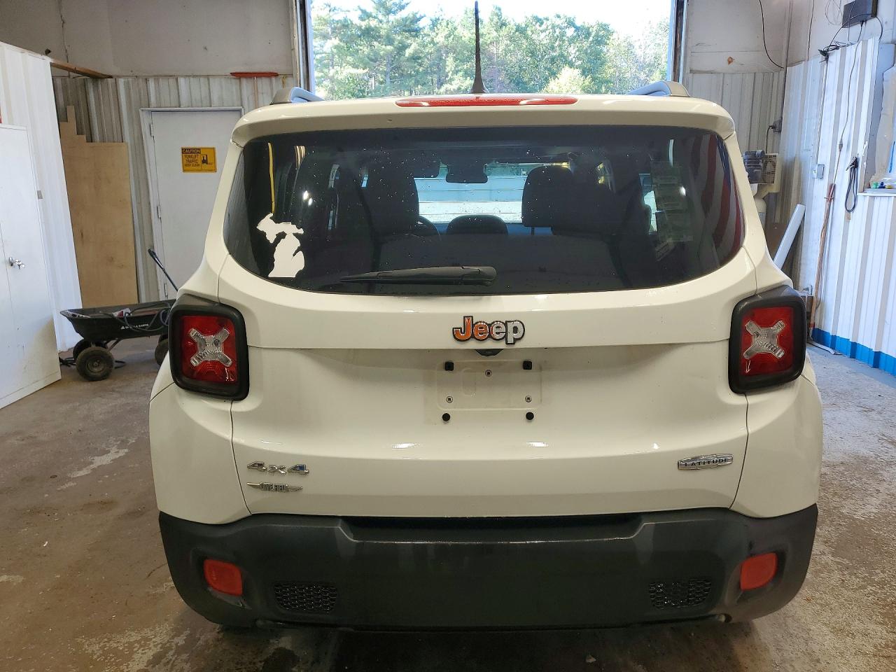 2015 Jeep Renegade Latitude Белый vin: ZACCJBBT5FPB98526
