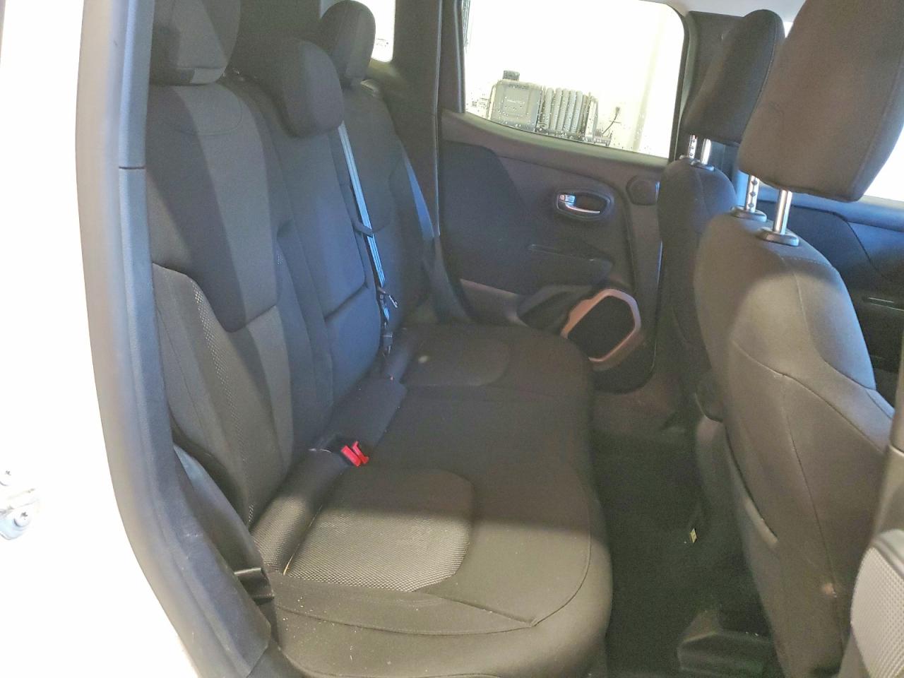 2015 Jeep Renegade Latitude Белый vin: ZACCJBBT5FPB98526