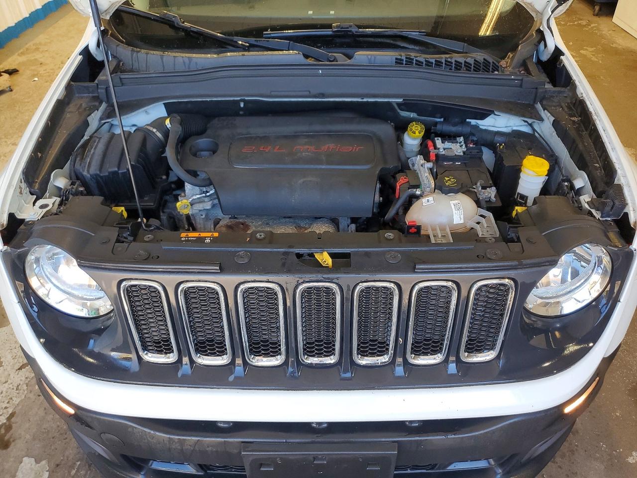 2015 Jeep Renegade Latitude Белый vin: ZACCJBBT5FPB98526