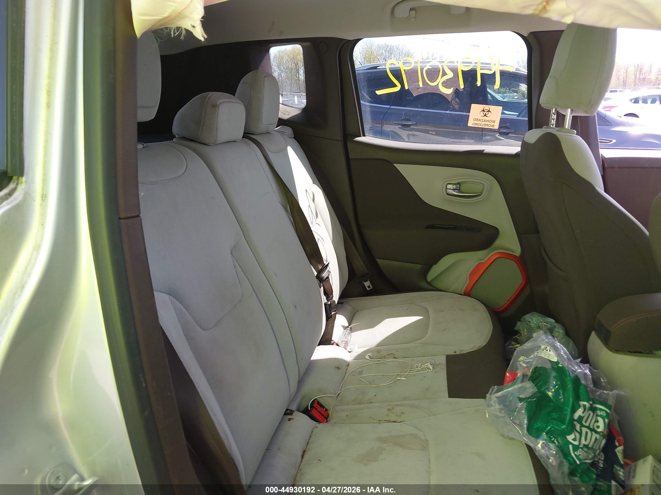 2015 Jeep Renegade Latitude Silver vin: ZACCJBBT5FPC10867
