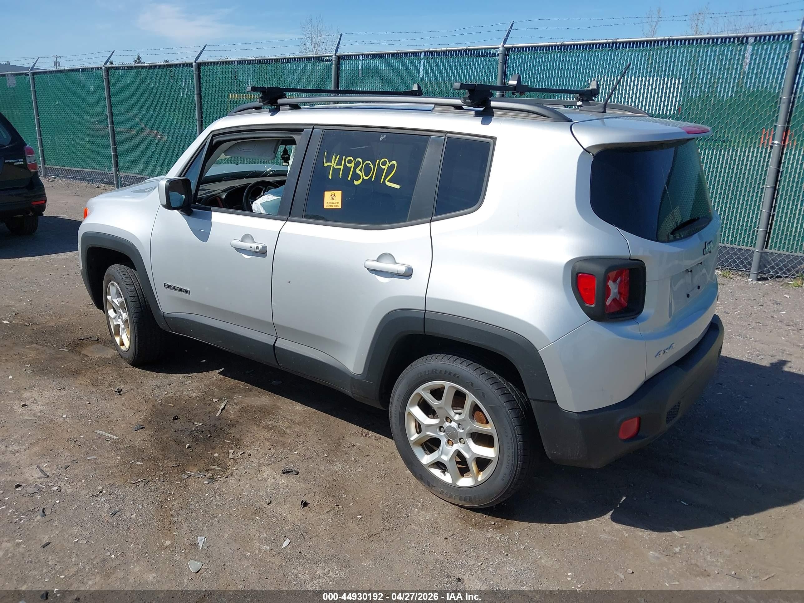 2015 Jeep Renegade Latitude Silver vin: ZACCJBBT5FPC10867