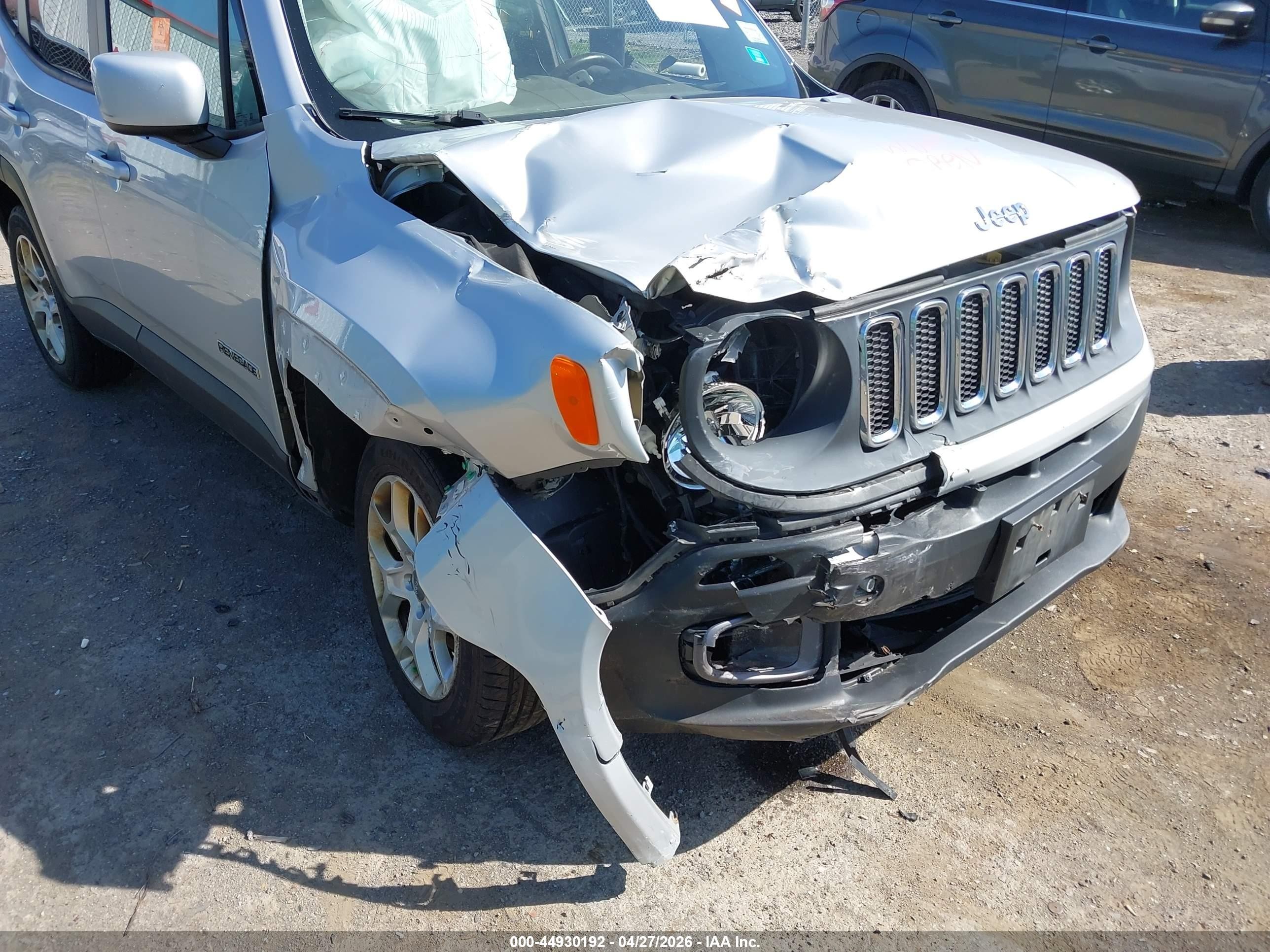2015 Jeep Renegade Latitude Silver vin: ZACCJBBT5FPC10867