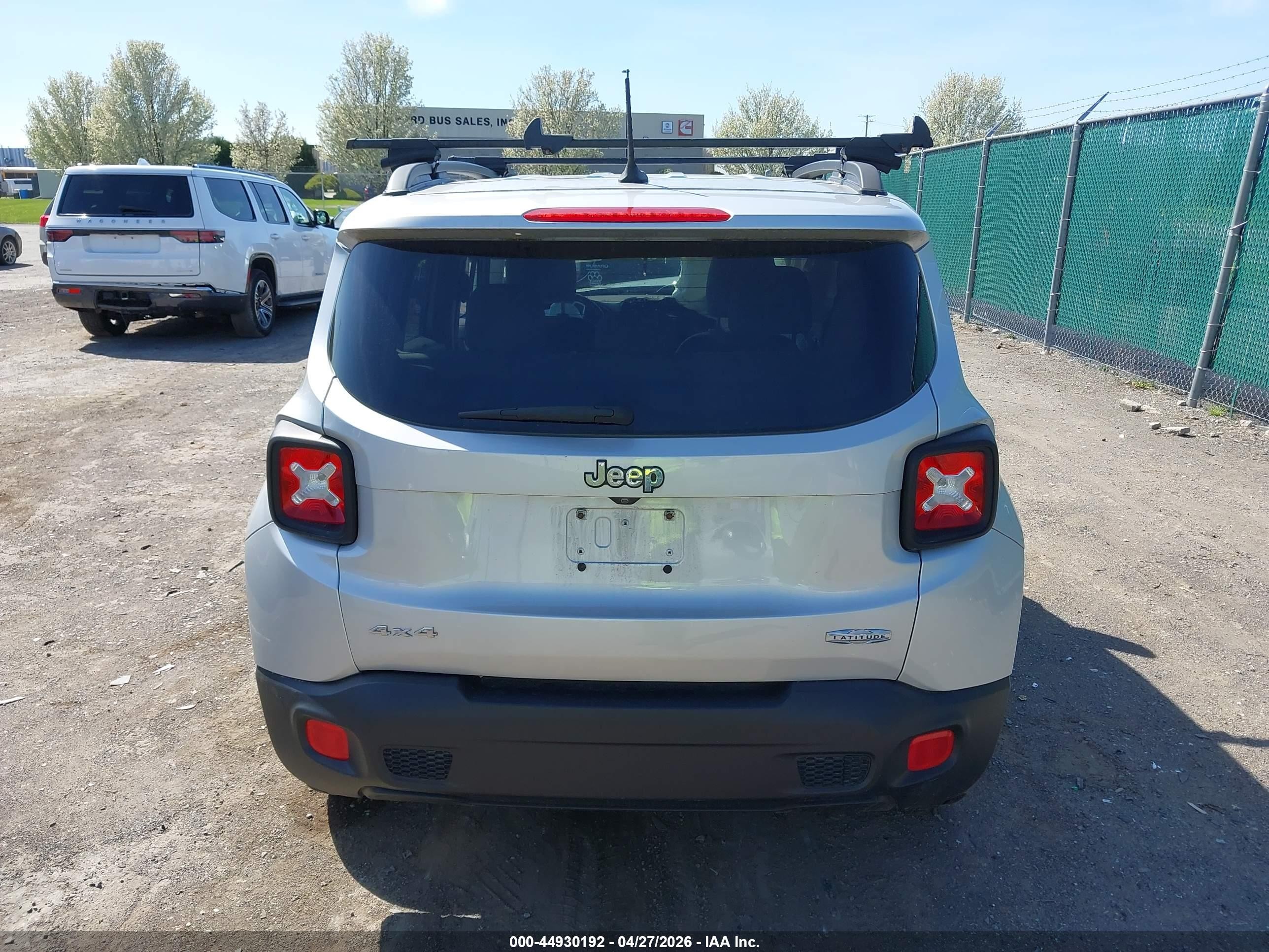2015 Jeep Renegade Latitude Silver vin: ZACCJBBT5FPC10867