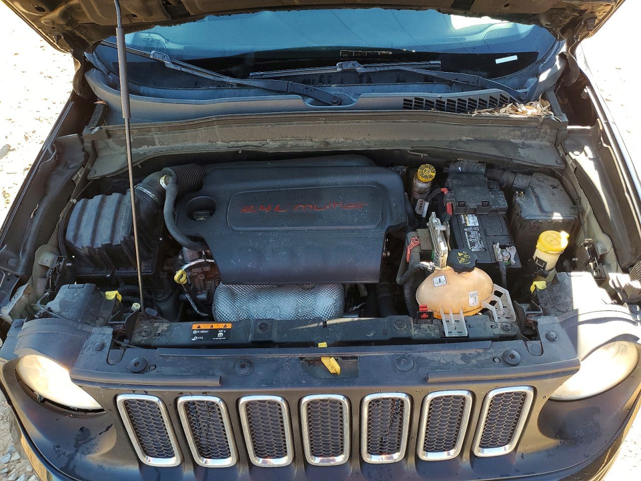 2016 Jeep Renegade Latitude Черный vin: ZACCJBBT5GPD45204