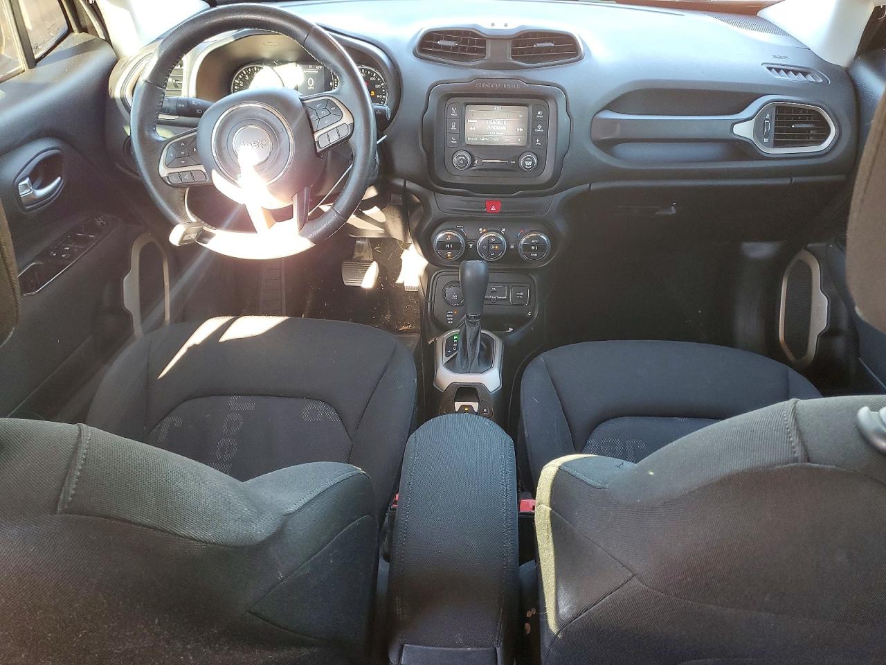 2016 Jeep Renegade Latitude Черный vin: ZACCJBBT5GPD45204
