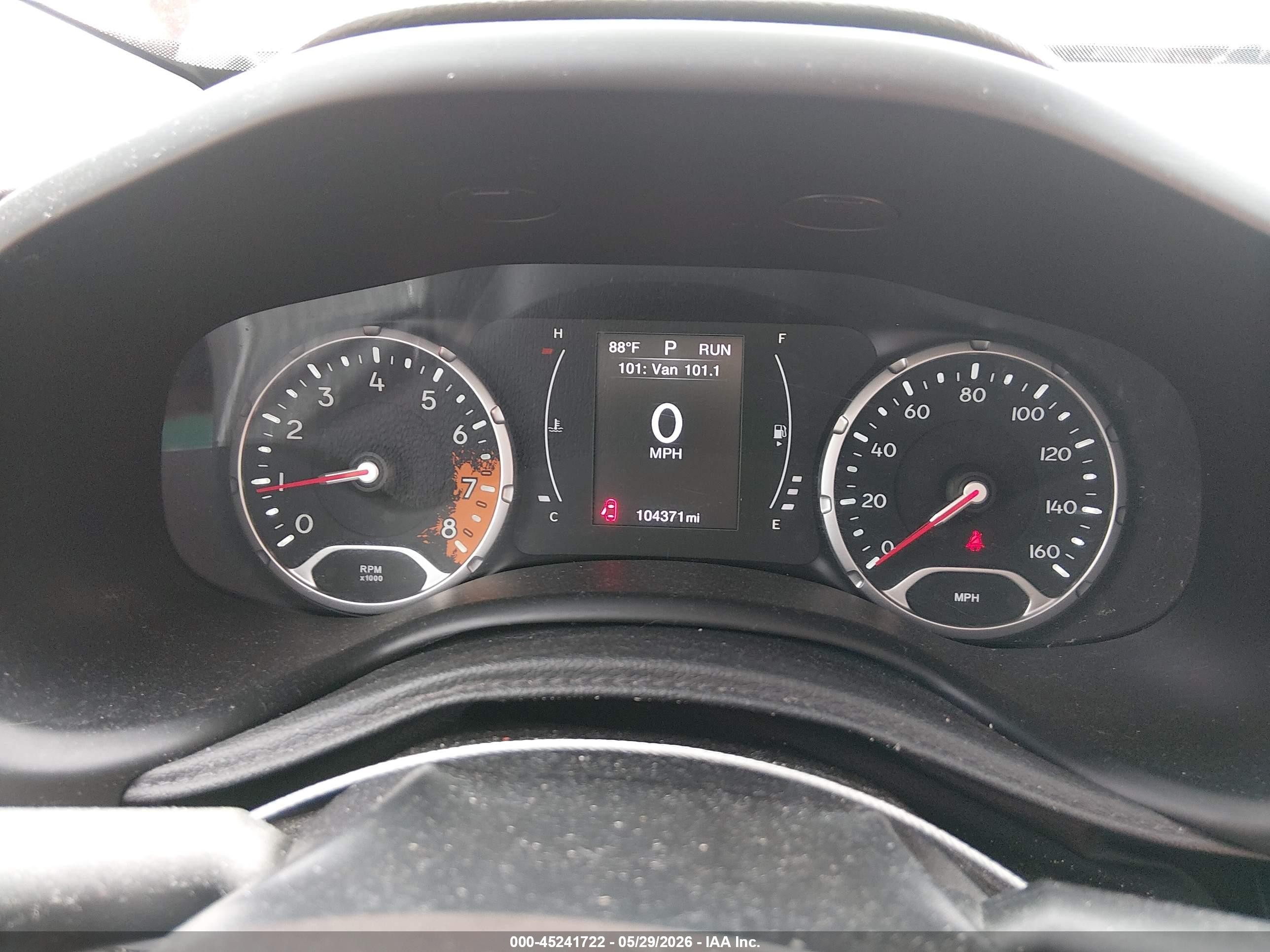 2015 Jeep Renegade Latitude Orange vin: ZACCJBBT6FPB79208