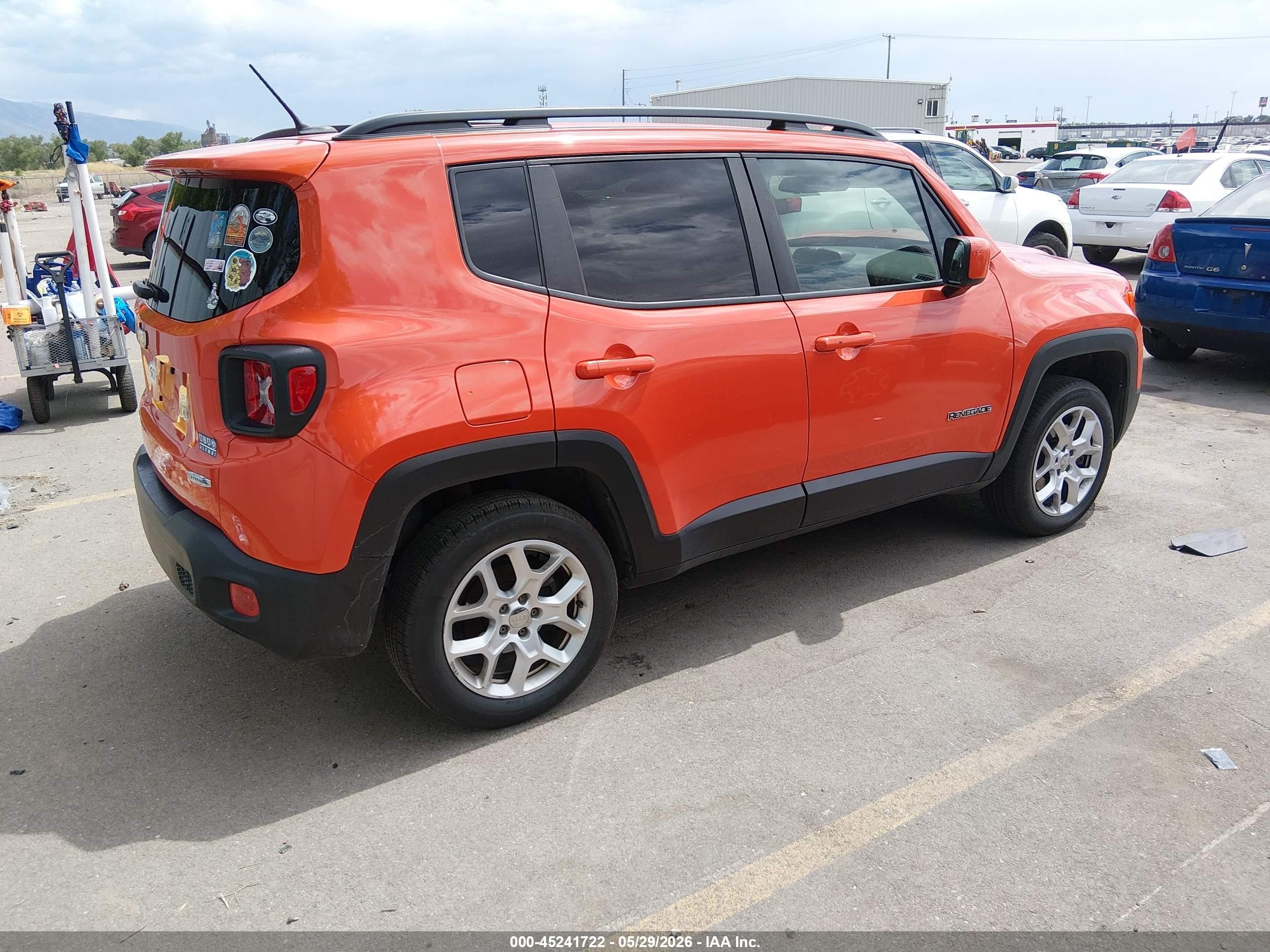 2015 Jeep Renegade Latitude Orange vin: ZACCJBBT6FPB79208