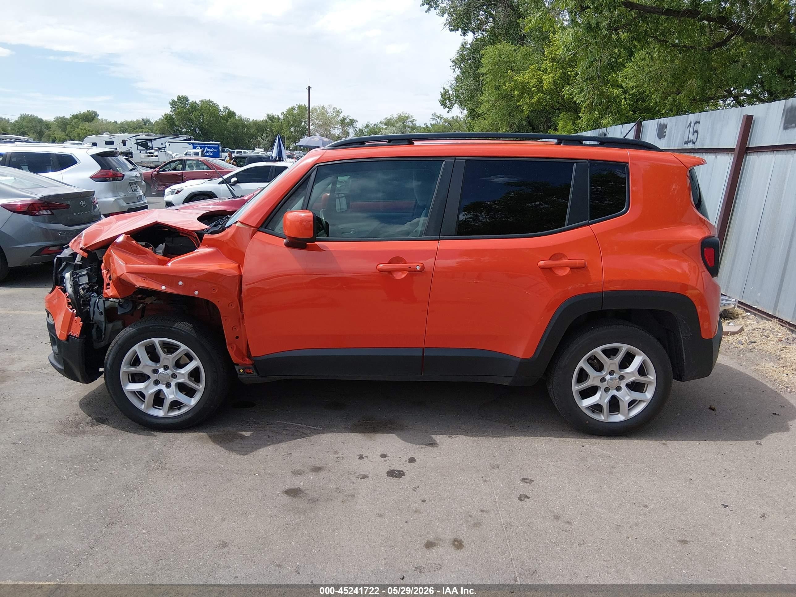 2015 Jeep Renegade Latitude Orange vin: ZACCJBBT6FPB79208