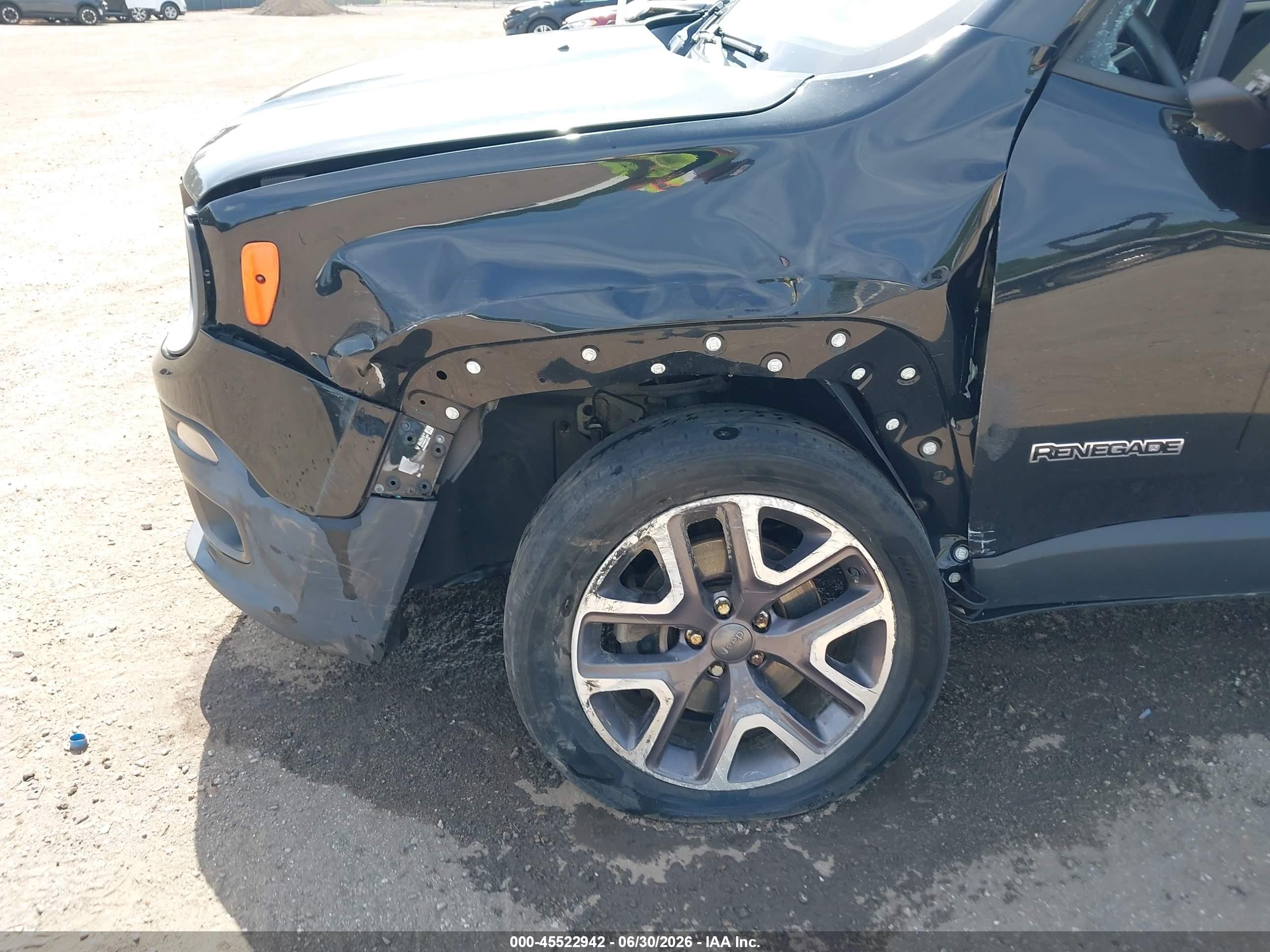 2015 Jeep Renegade Latitude Черный vin: ZACCJBBT6FPB83730