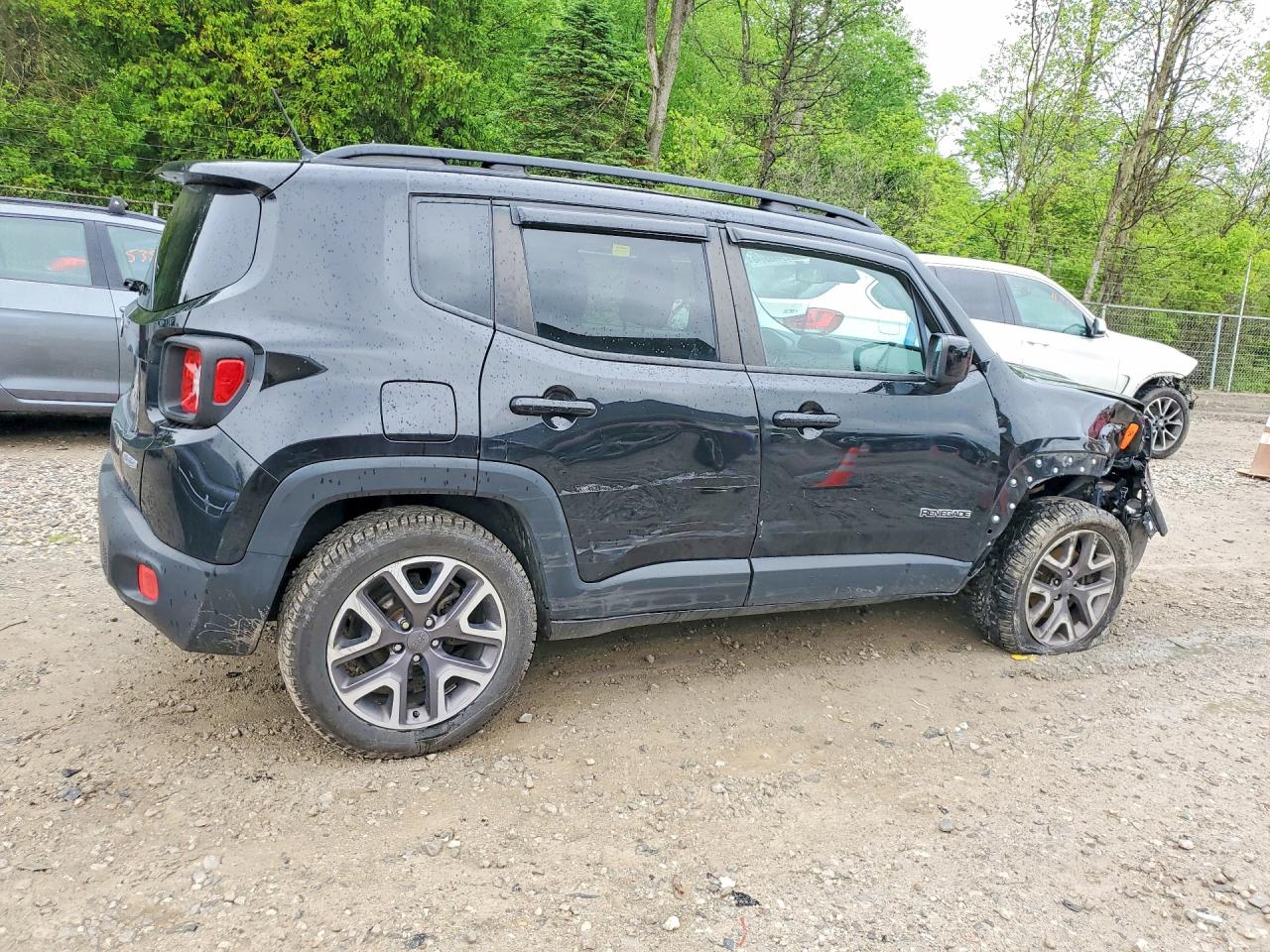 2015 Jeep Renegade Latitude Black vin: ZACCJBBT6FPC04690