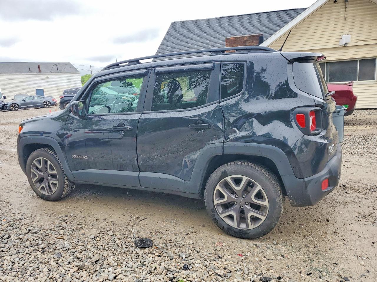 2015 Jeep Renegade Latitude Black vin: ZACCJBBT6FPC04690