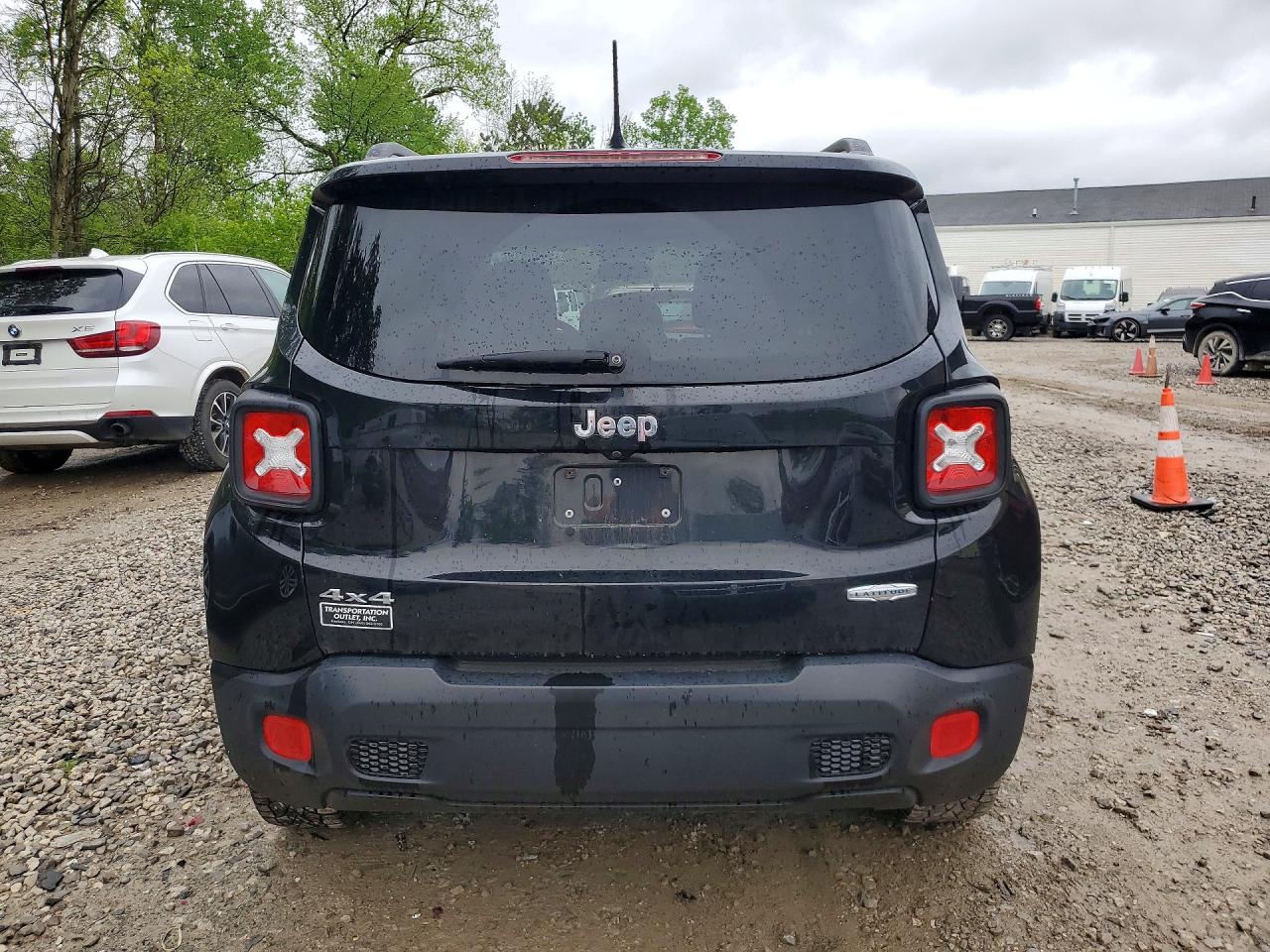 2015 Jeep Renegade Latitude Black vin: ZACCJBBT6FPC04690