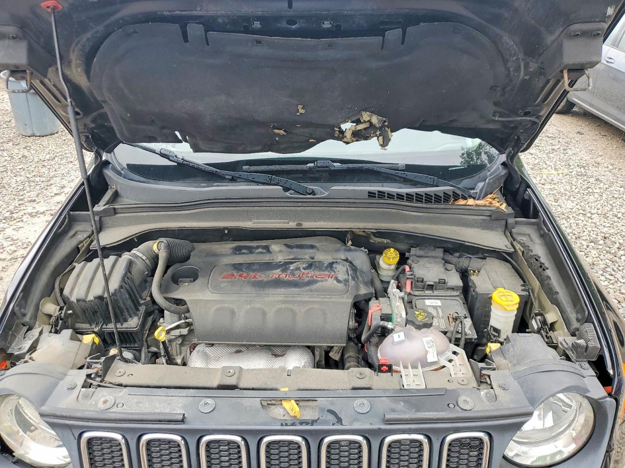 2015 Jeep Renegade Latitude Black vin: ZACCJBBT6FPC04690