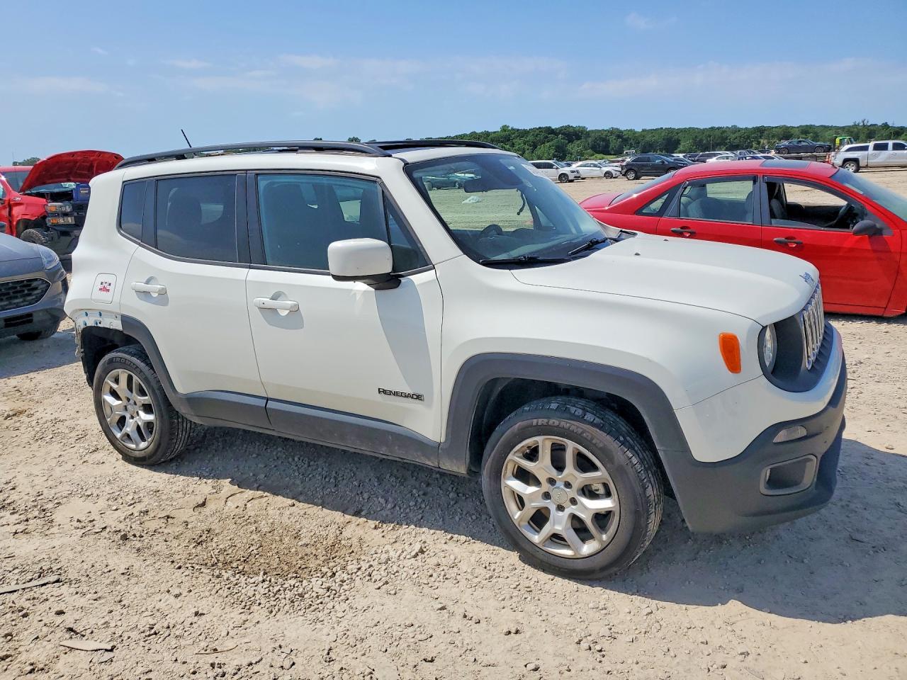 2015 Jeep Renegade Latitude White vin: ZACCJBBT6FPC27449