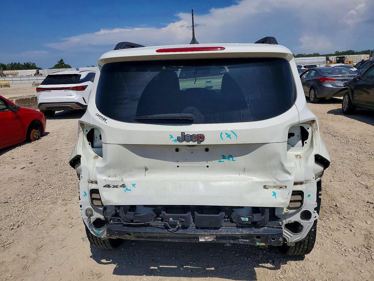 2015 Jeep Renegade Latitude White vin: ZACCJBBT6FPC27449