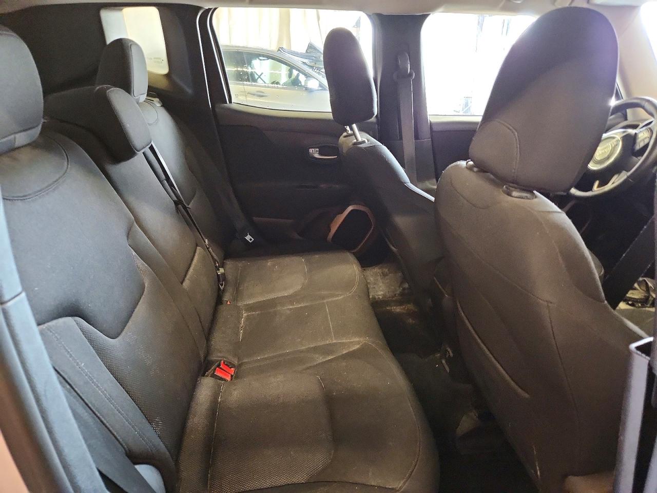 2015 Jeep Renegade Latitude Silver vin: ZACCJBBT6FPC43005