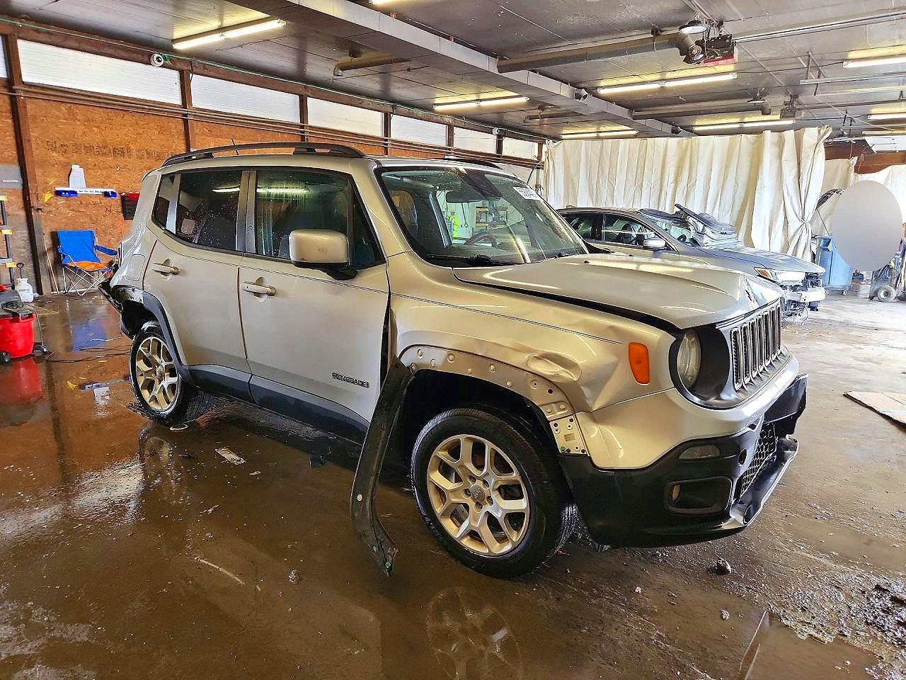 2015 Jeep Renegade Latitude Silver vin: ZACCJBBT6FPC43005