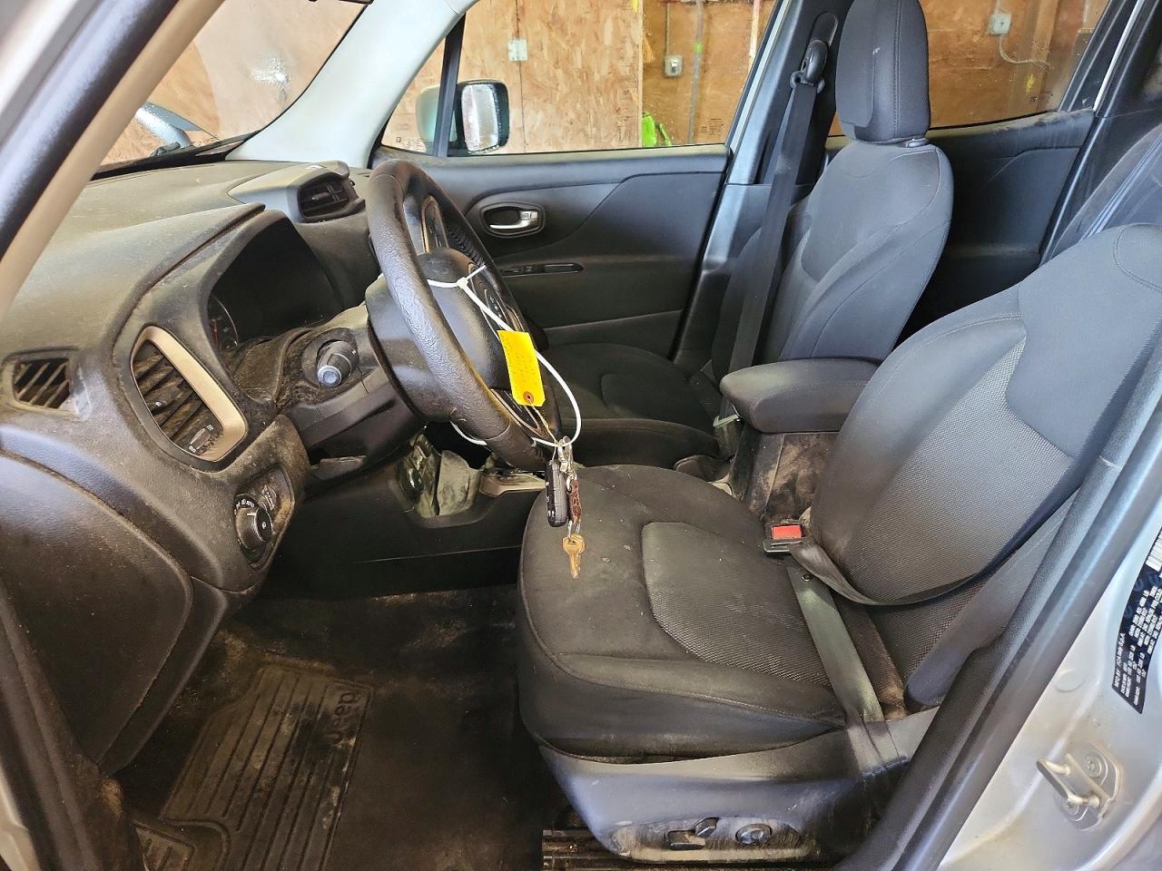 2015 Jeep Renegade Latitude Silver vin: ZACCJBBT6FPC43005
