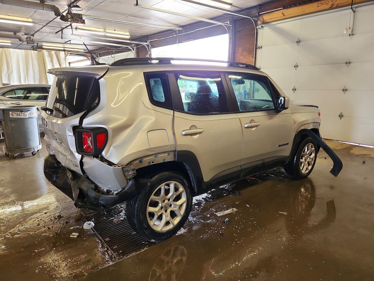 2015 Jeep Renegade Latitude Silver vin: ZACCJBBT6FPC43005