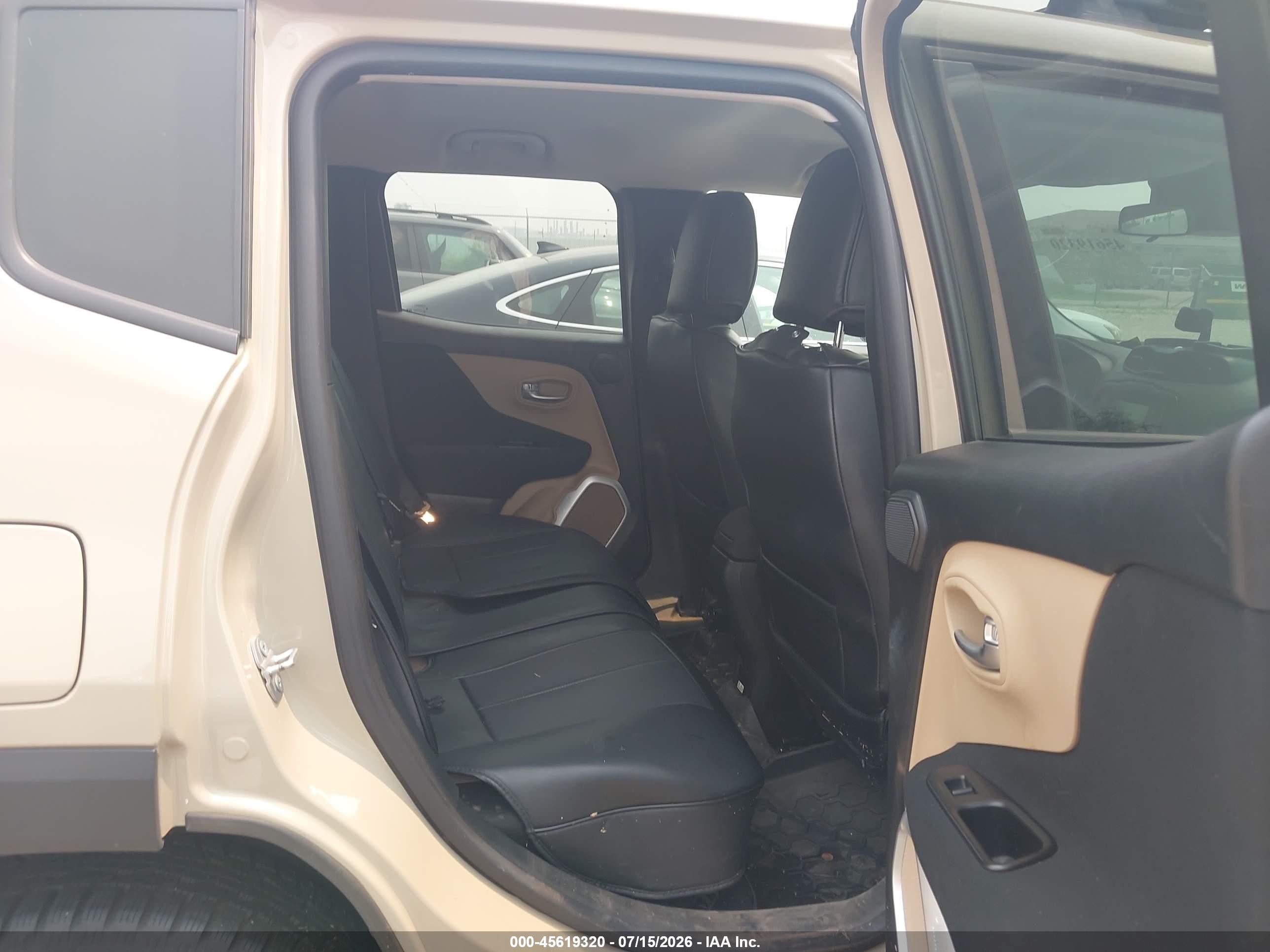 2015 Jeep Renegade Latitude Желто-коричневый vin: ZACCJBBT7FPB97720