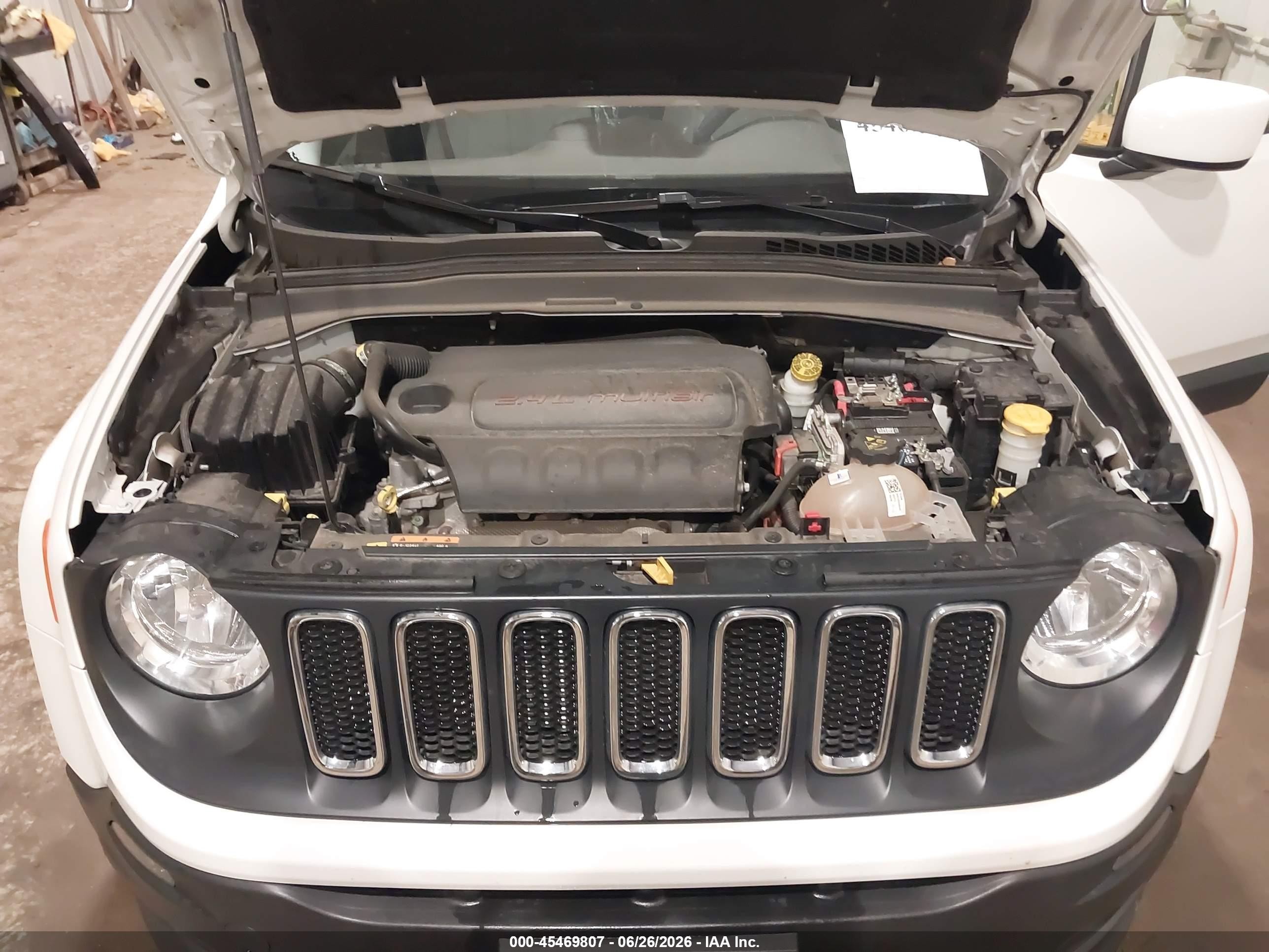 2015 Jeep Renegade Latitude White vin: ZACCJBBT7FPC04584