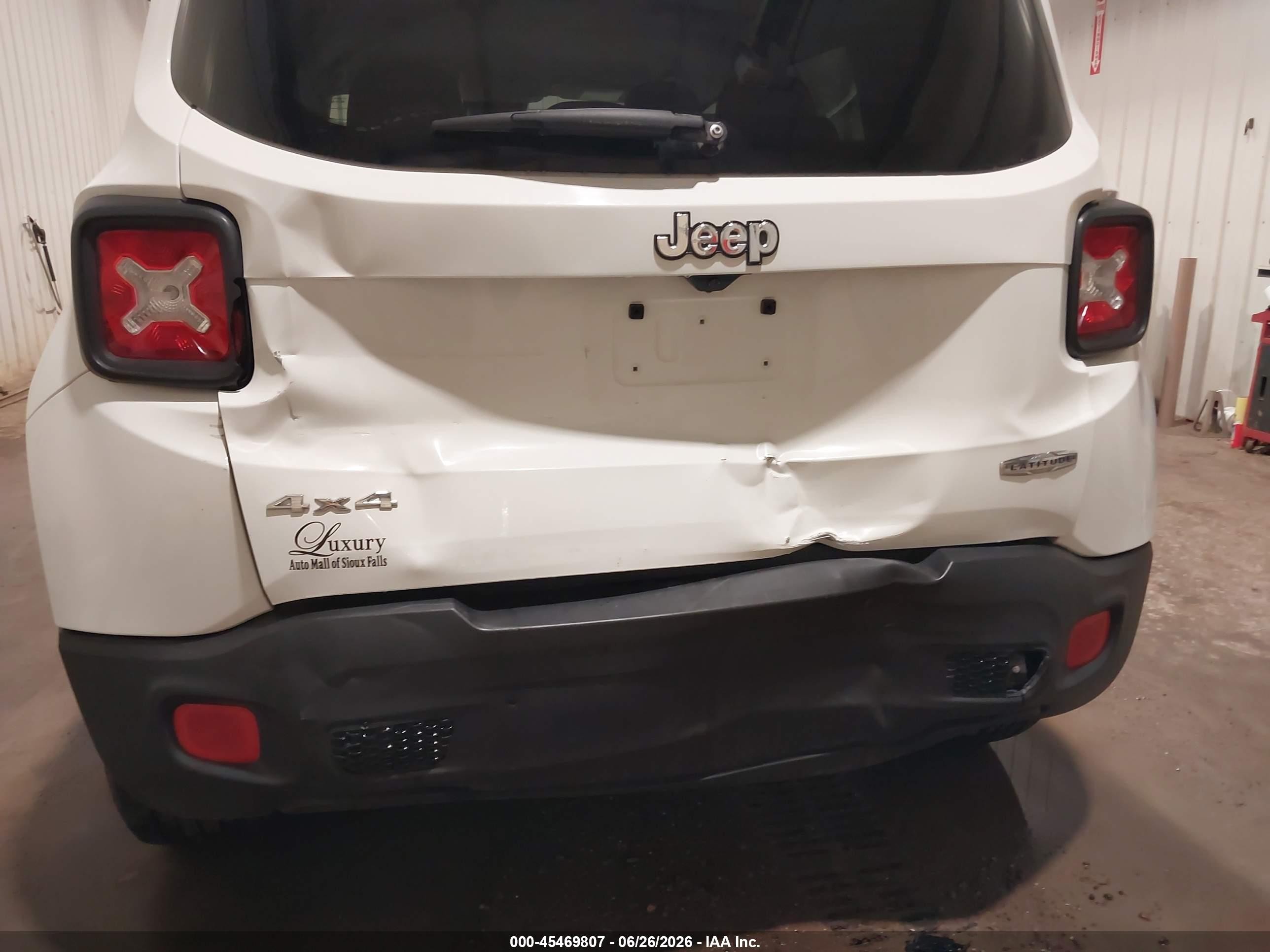 2015 Jeep Renegade Latitude White vin: ZACCJBBT7FPC04584