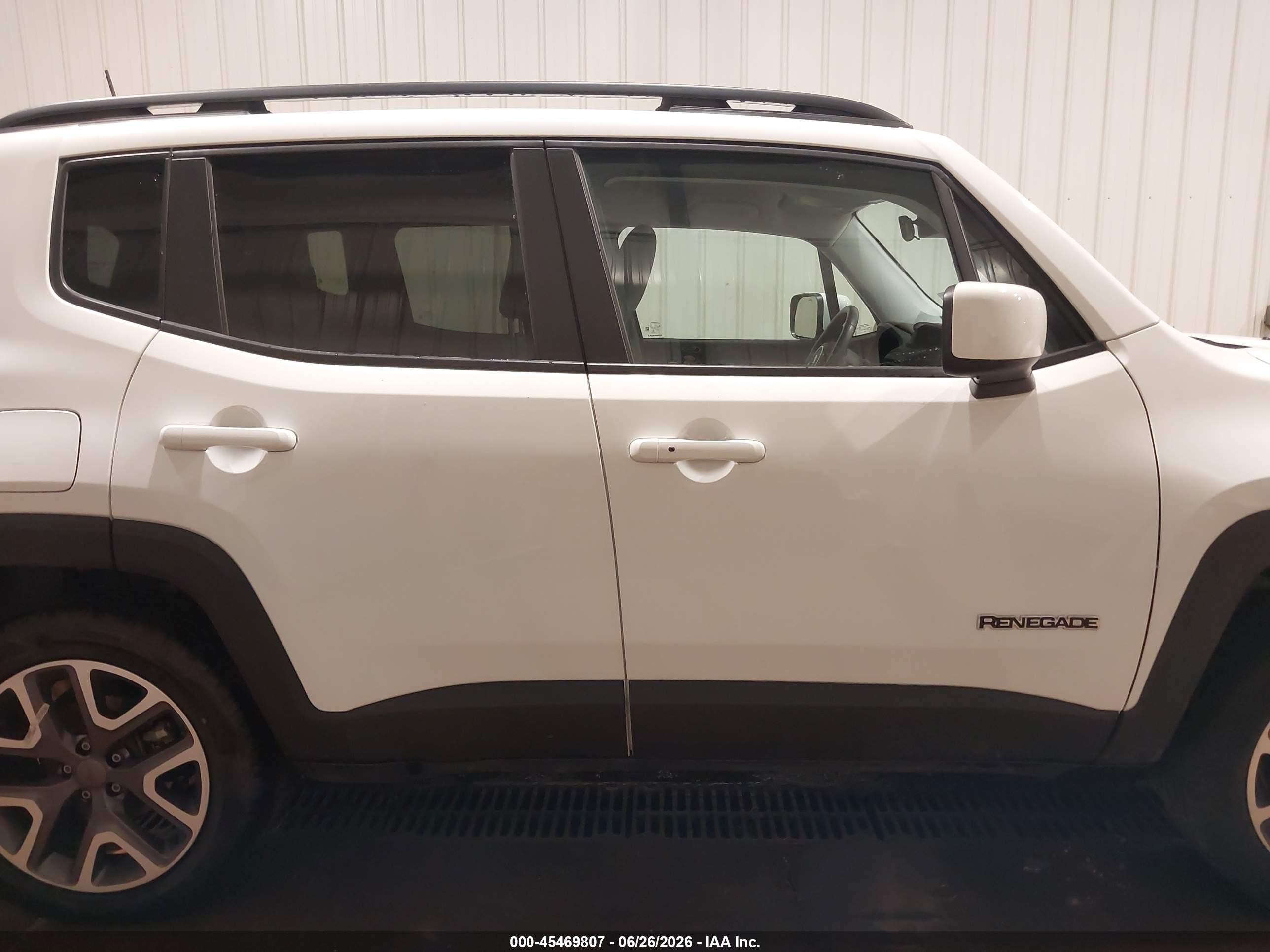 2015 Jeep Renegade Latitude White vin: ZACCJBBT7FPC04584