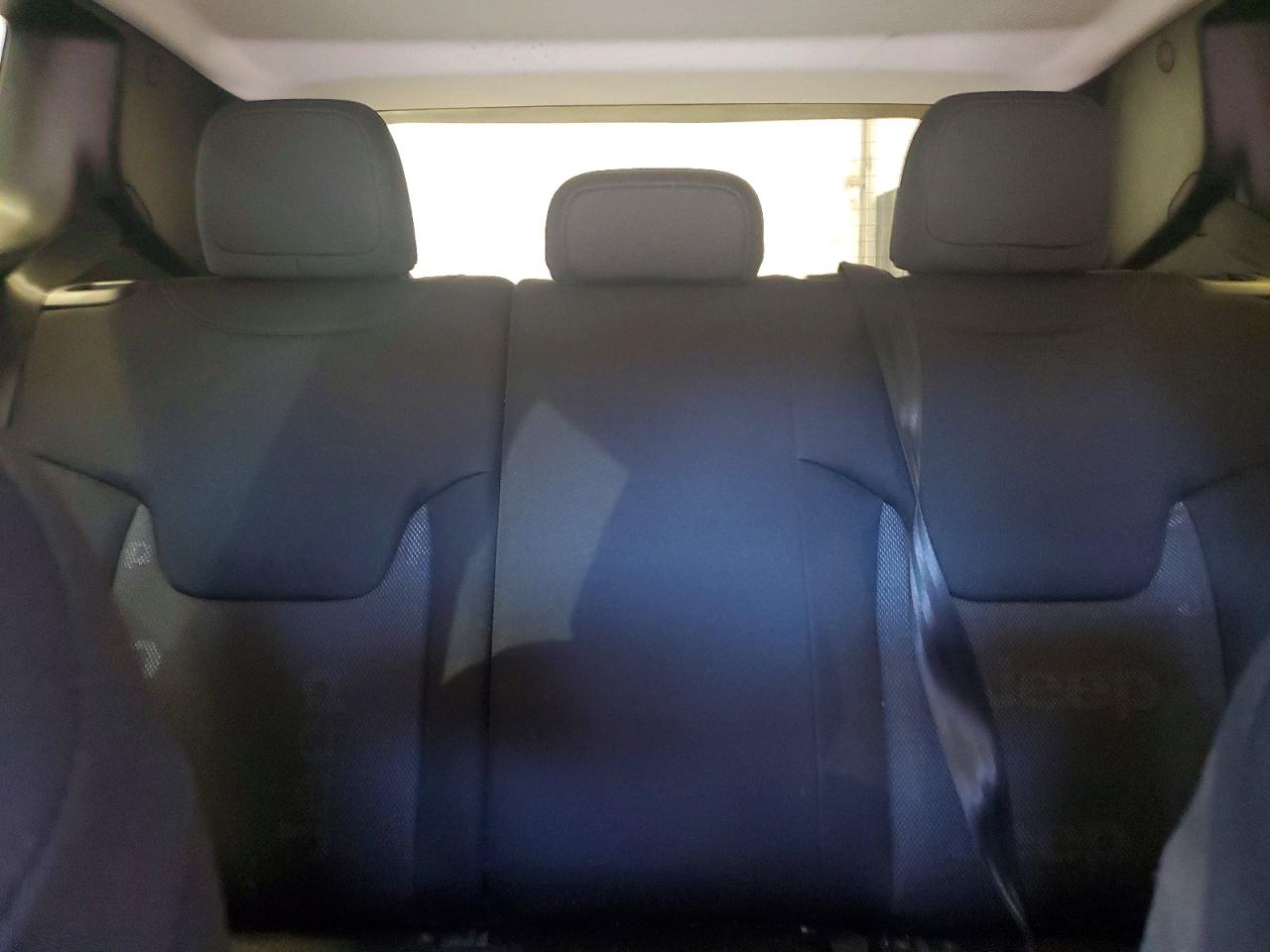 2015 Jeep Renegade Latitude Red vin: ZACCJBBT7FPC33034